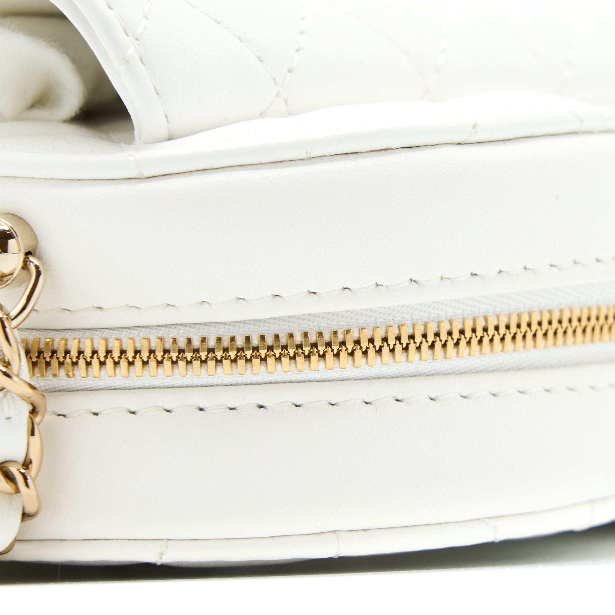 chanel-22s-heart-bag-lambskin-white-lghw-microchip-2