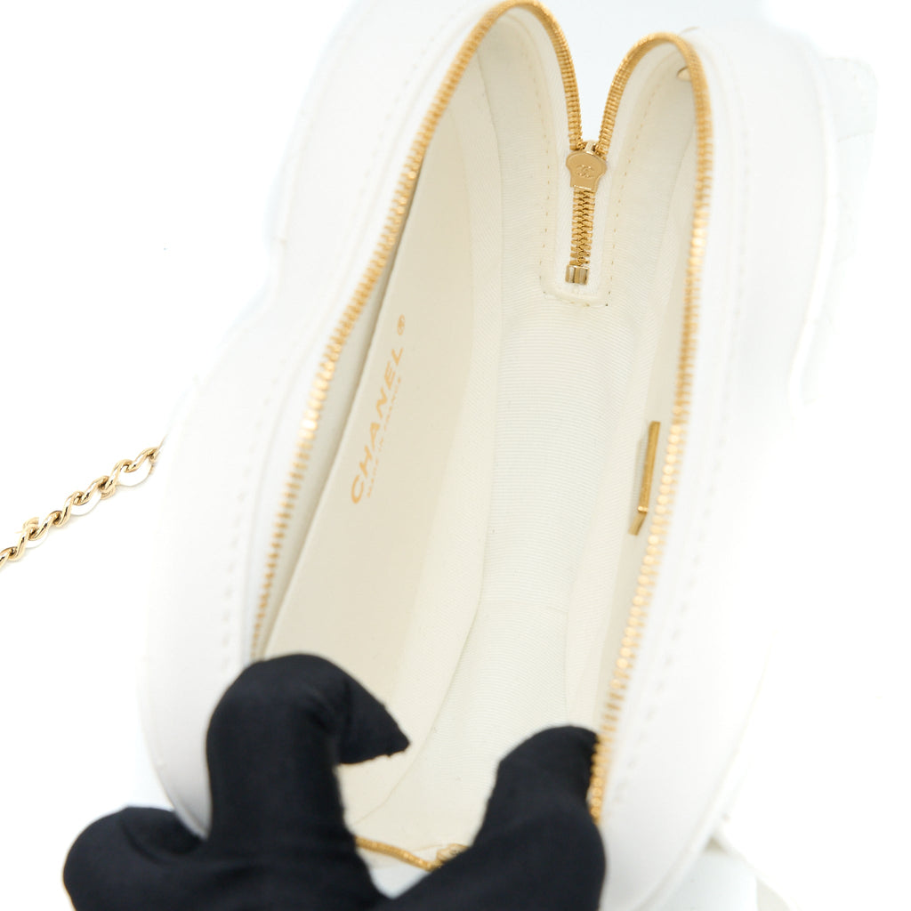 chanel-22s-heart-bag-lambskin-white-lghw-microchip-2