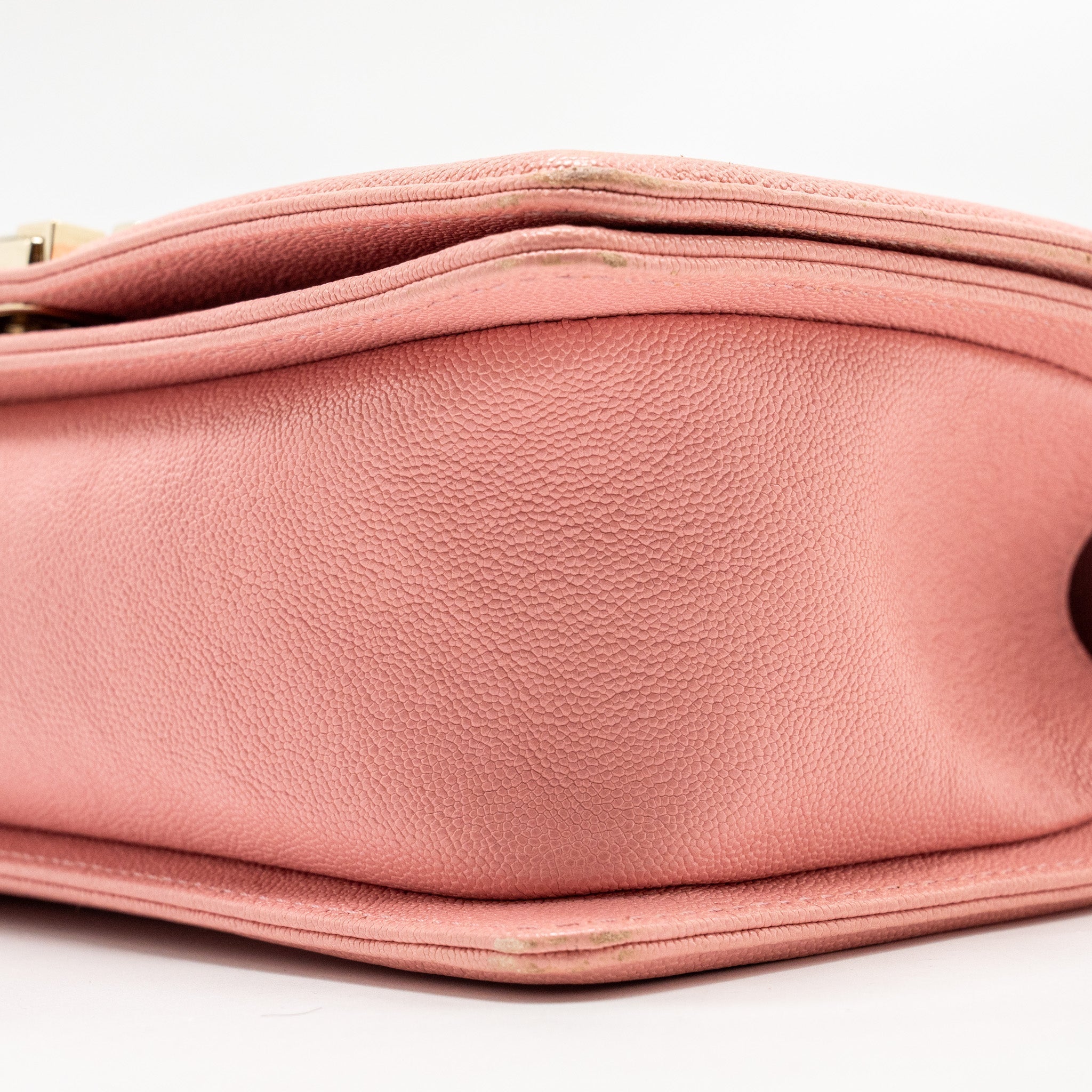 chanel-medium-boy-bag-caviar-pink-lghw-1