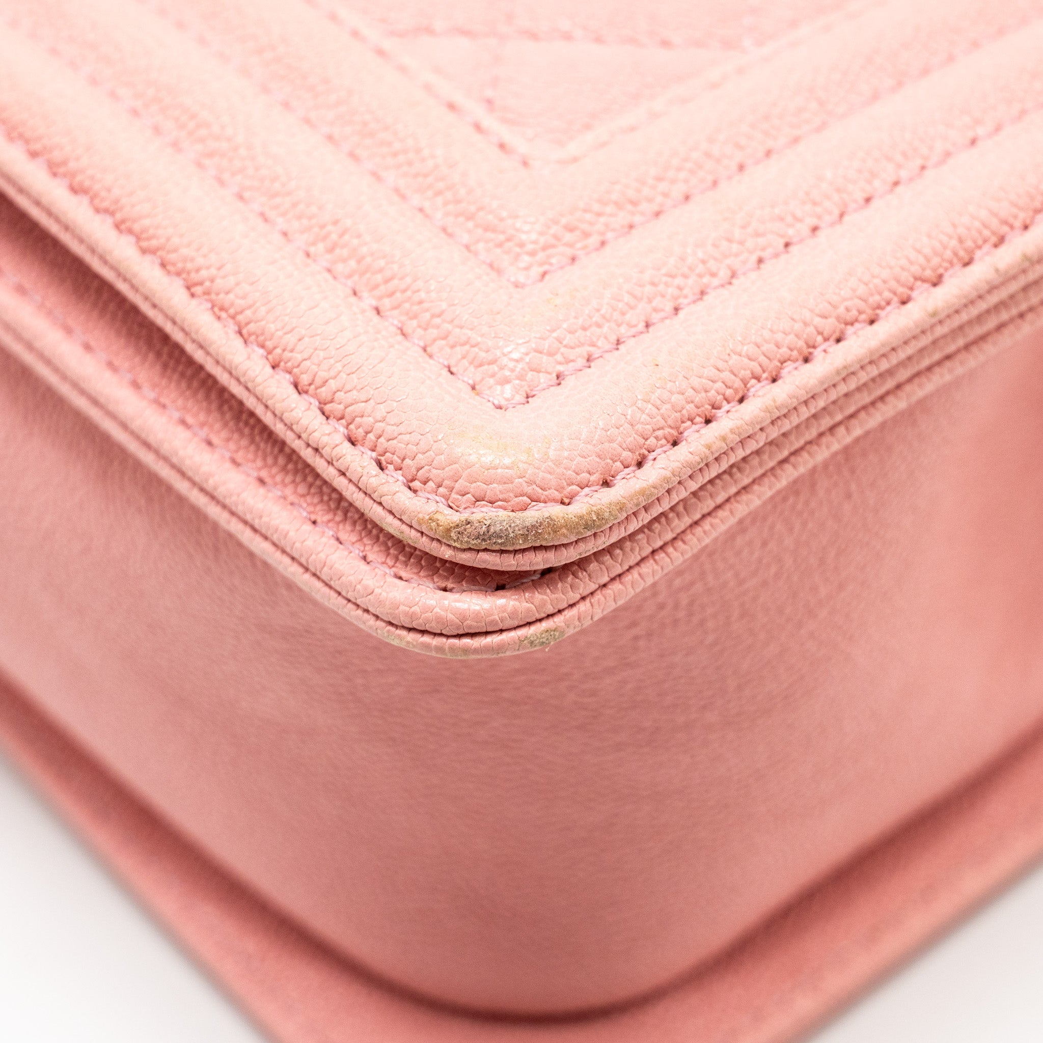 chanel-medium-boy-bag-caviar-pink-lghw-1