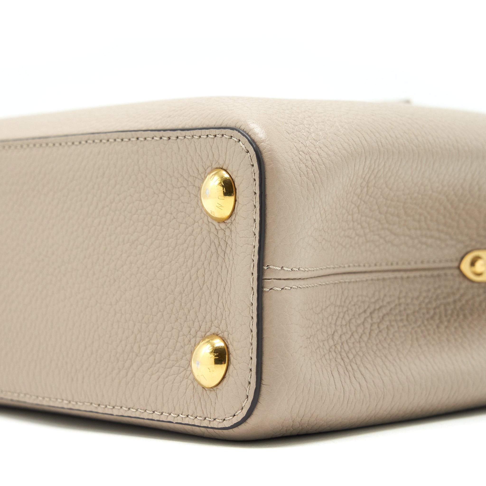 louis-vuitton-capucines-bb-taurillon-galet-ghw