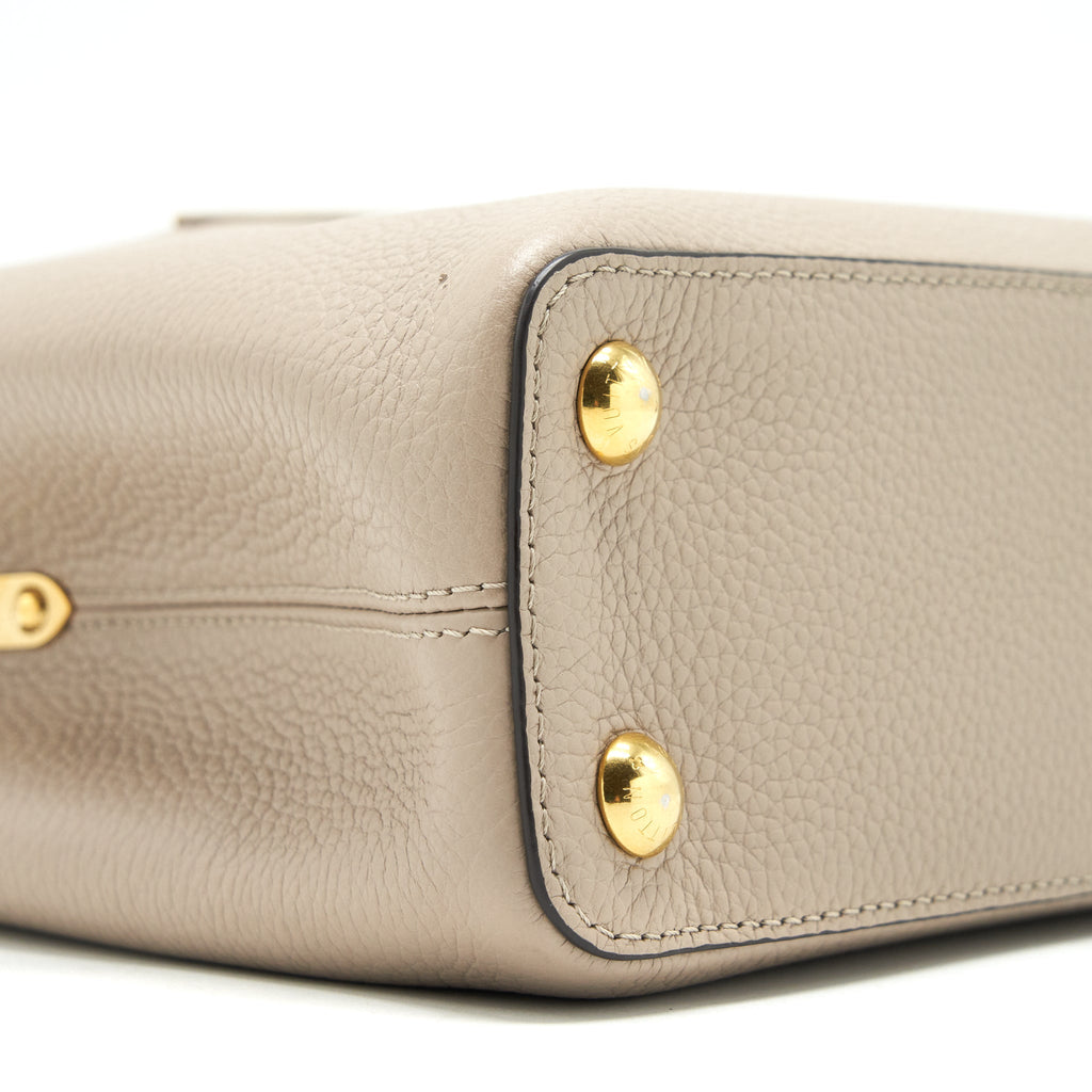 louis-vuitton-capucines-bb-taurillon-galet-ghw