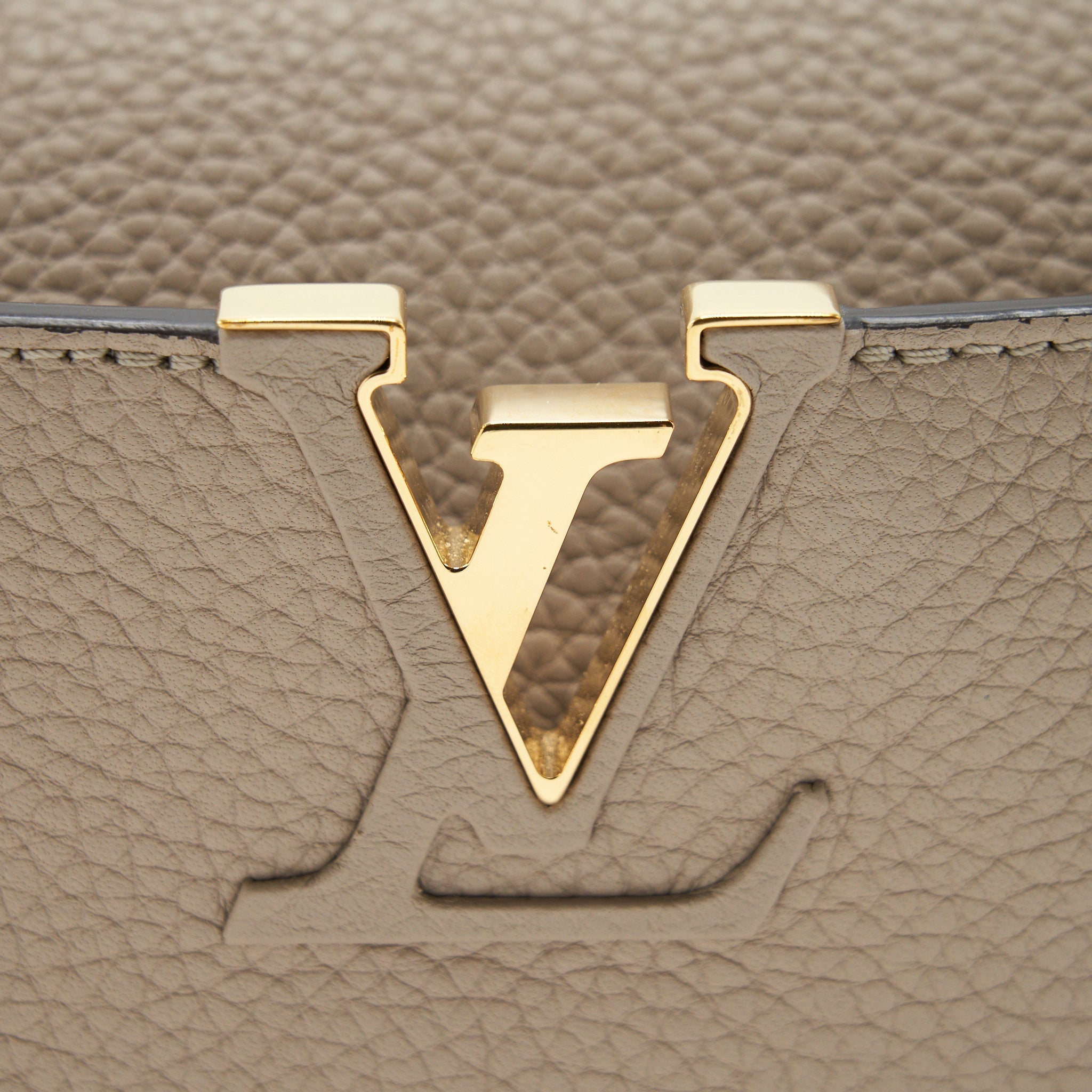 louis-vuitton-capucines-bb-taurillon-galet-ghw