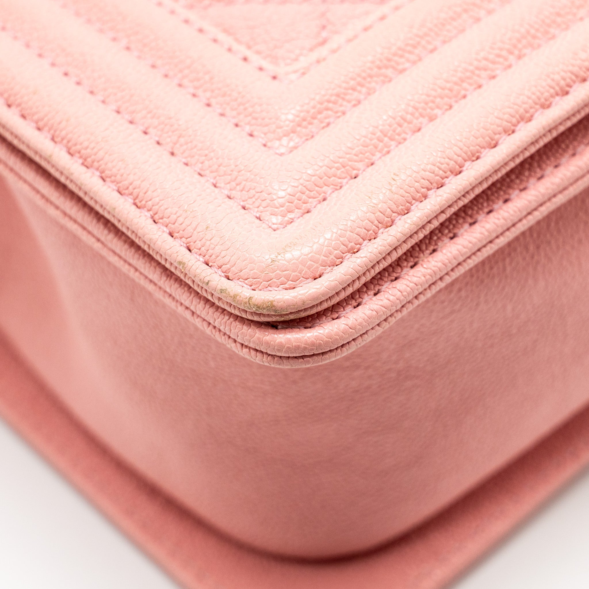 chanel-medium-boy-bag-caviar-pink-lghw-1