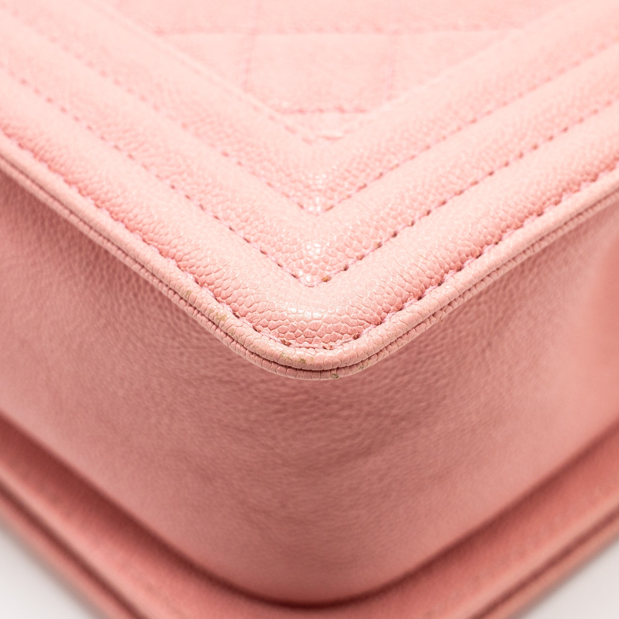 chanel-medium-boy-bag-caviar-pink-lghw-1