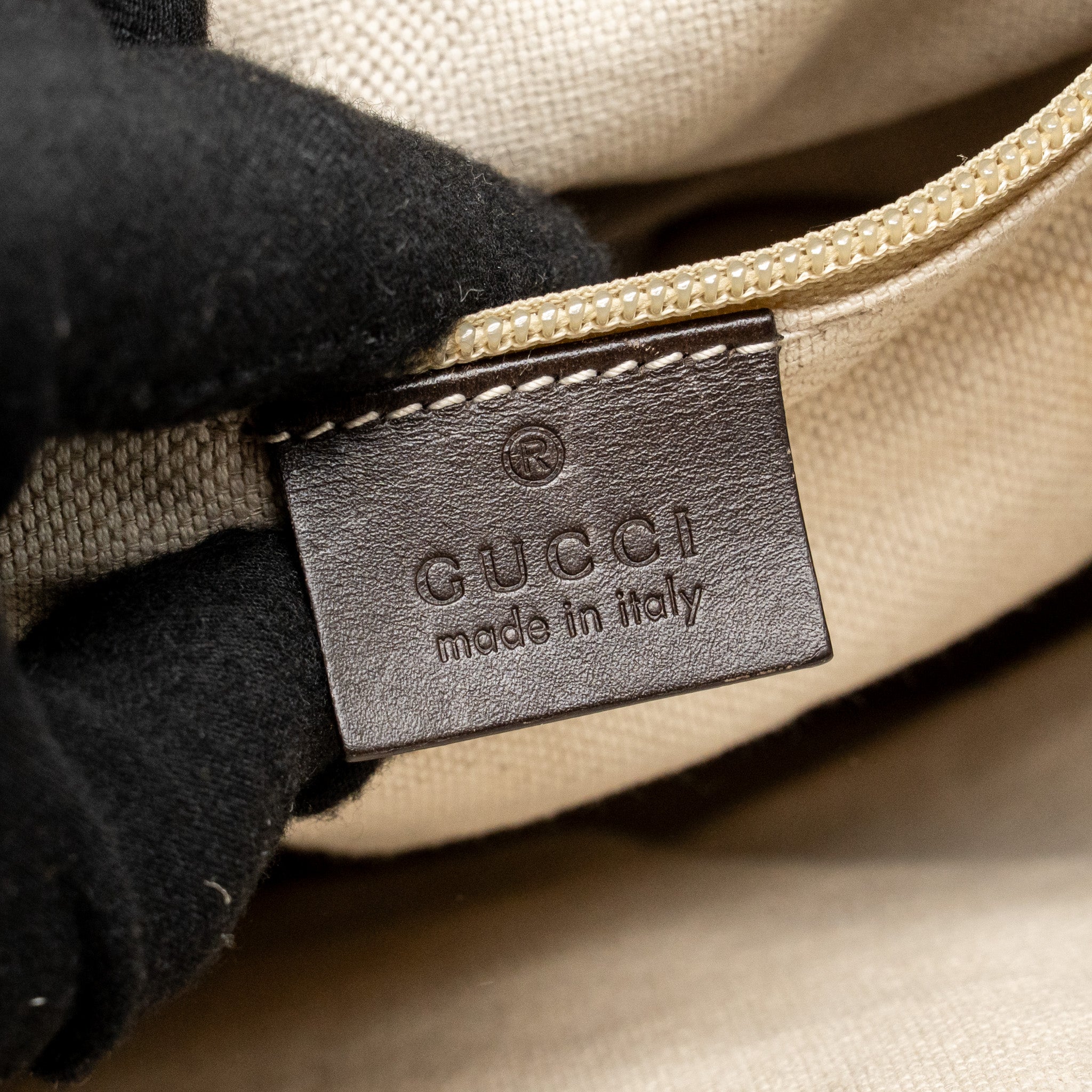 gucci-single-buckle-backpack-gg-supreme-canvas-brown-shw