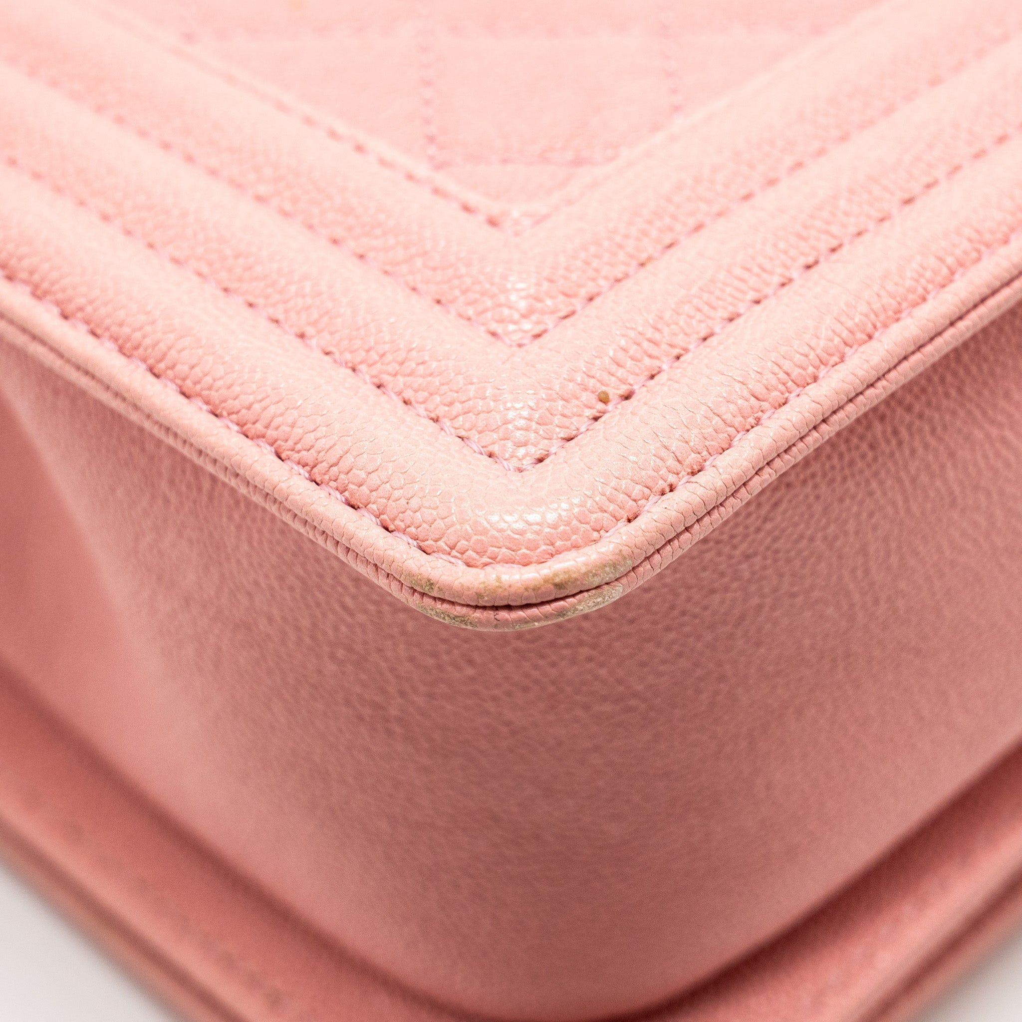 chanel-medium-boy-bag-caviar-pink-lghw-1