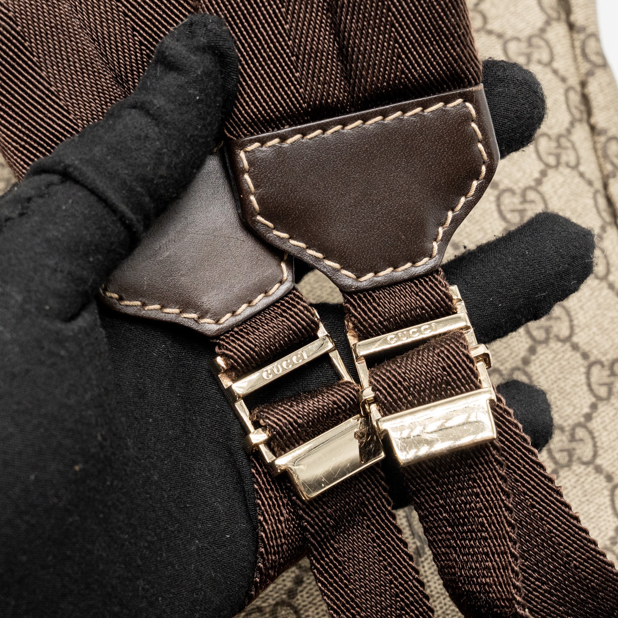 gucci-single-buckle-backpack-gg-supreme-canvas-brown-shw