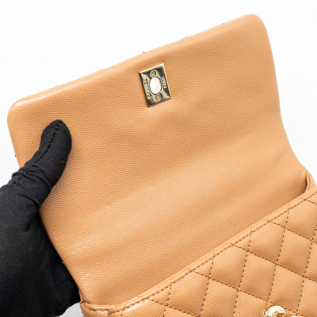 chanel-21p-small-coco-handle-caviar-caramel-lghw-1