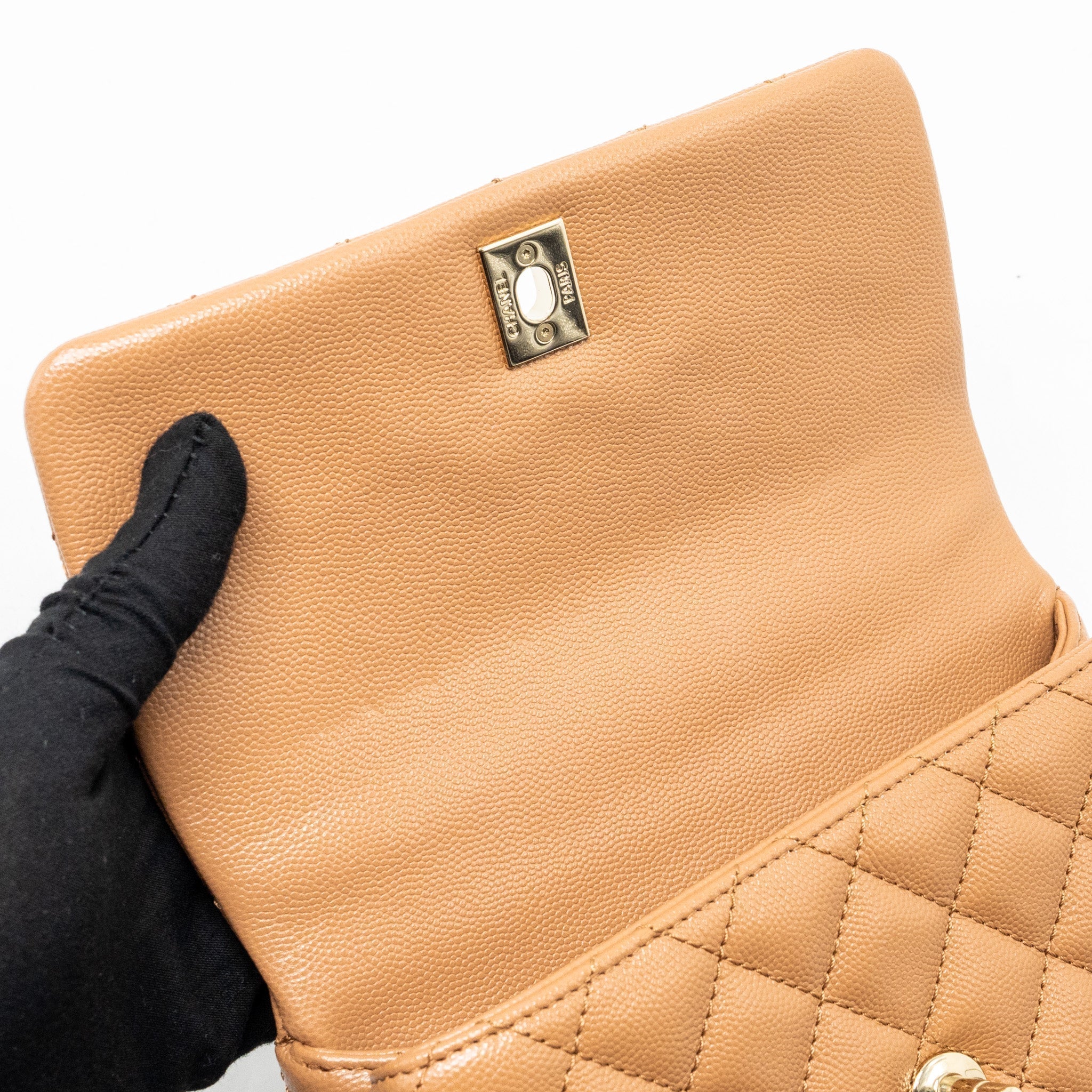 chanel-21p-small-coco-handle-caviar-caramel-lghw-1
