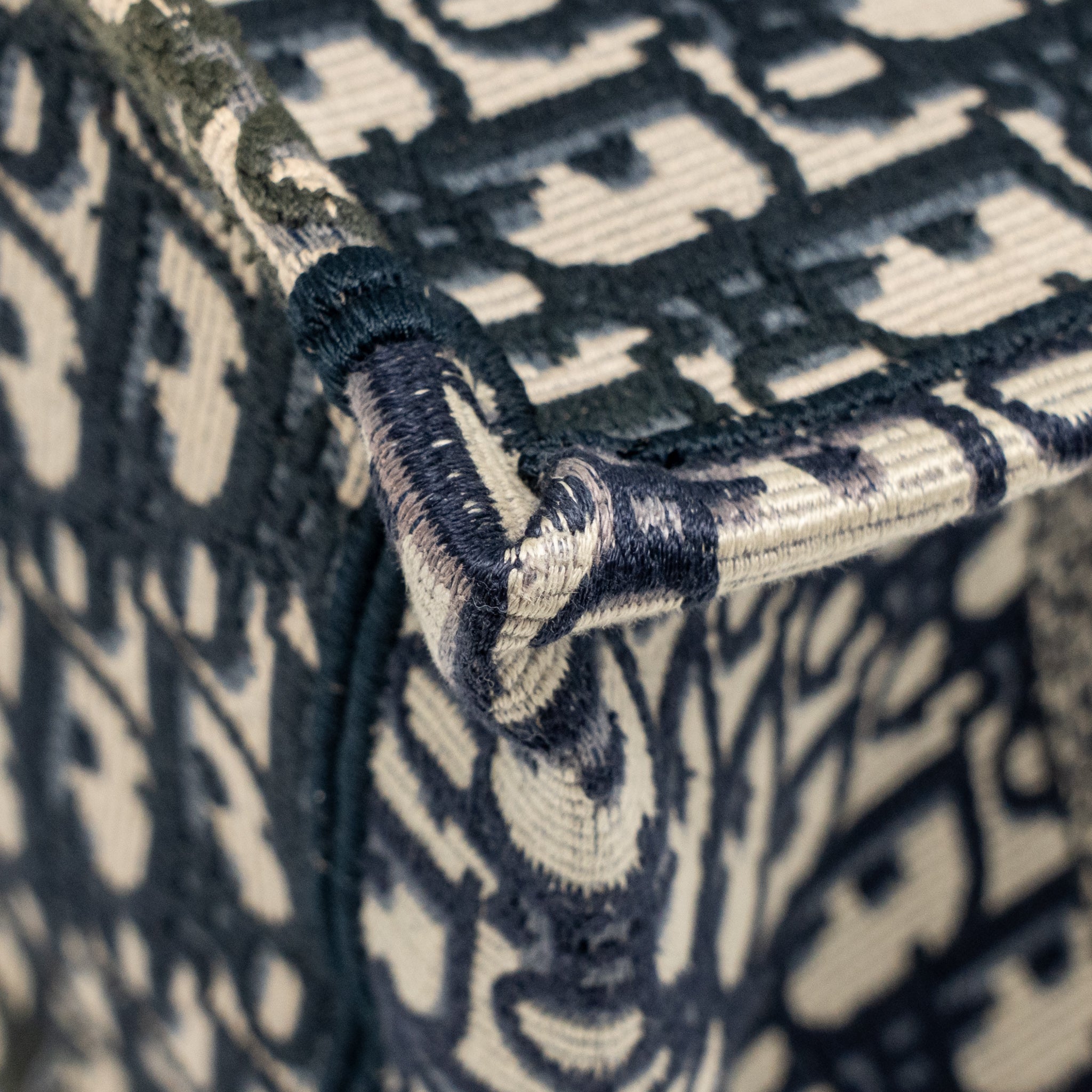 dior-small-book-tote-blue-ecru-dior-oblique-embroidry-copy