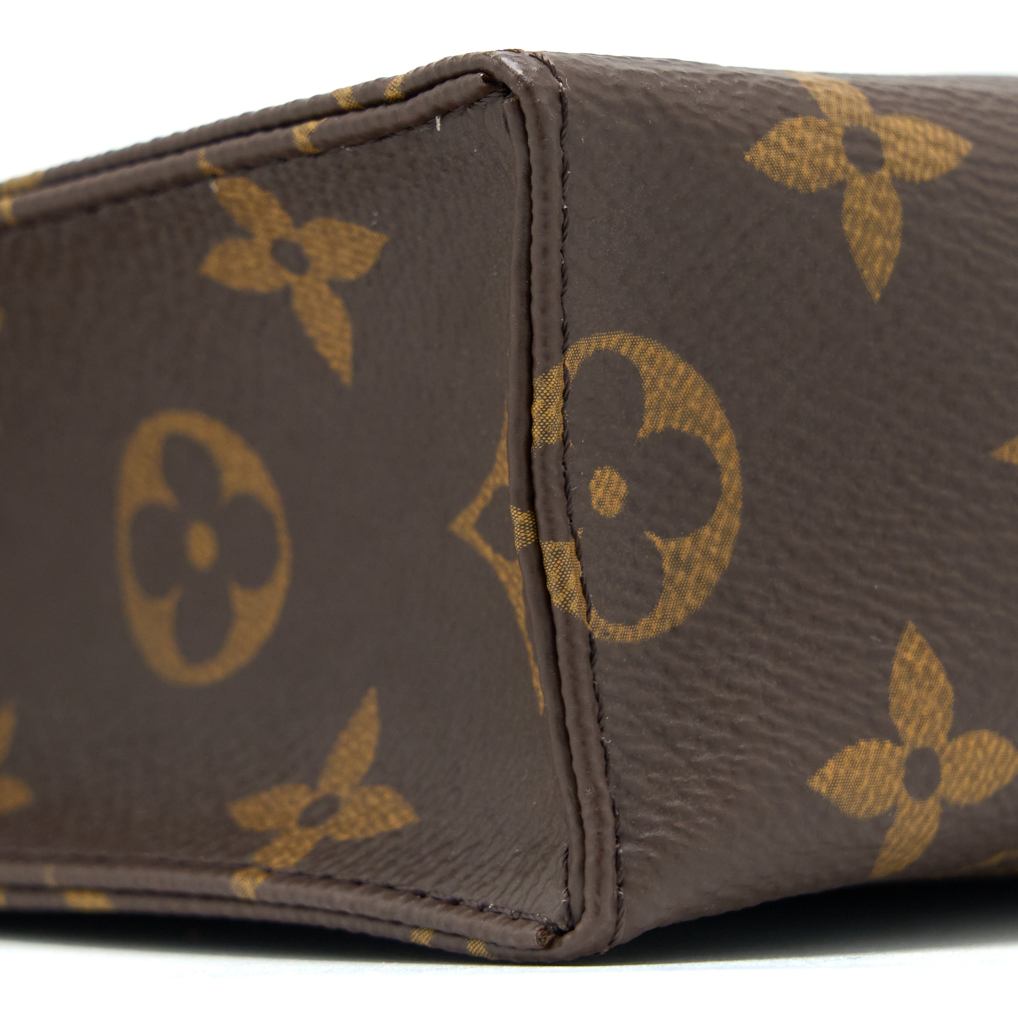 louis-vuitton-toiletry-pochette-26-monogram-canvas-ghw-3