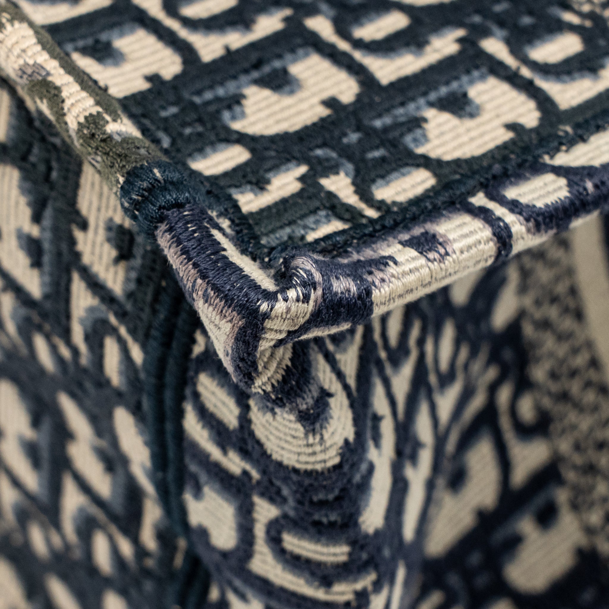 dior-small-book-tote-blue-ecru-dior-oblique-embroidry-copy