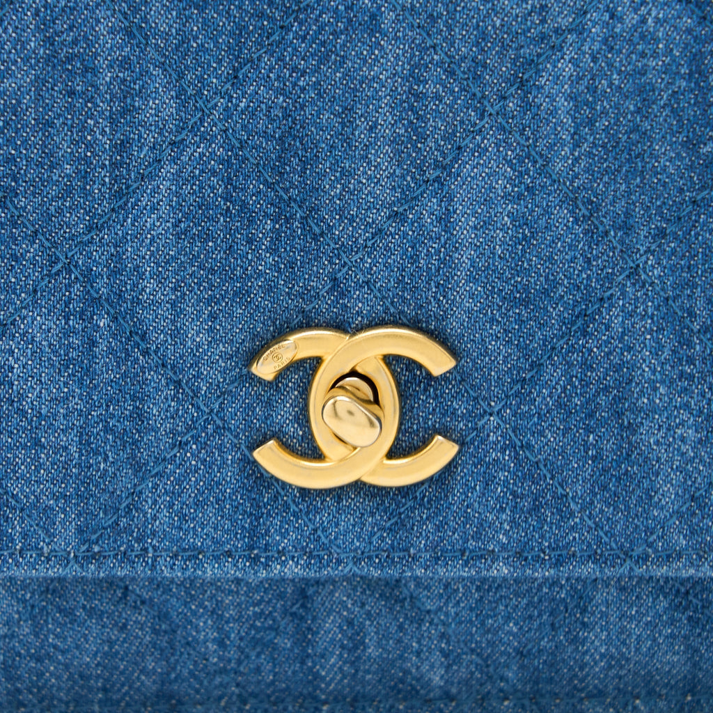 chanel-pearl-crush-wallet-on-chain-denim-light-blue-ghw-microchip
