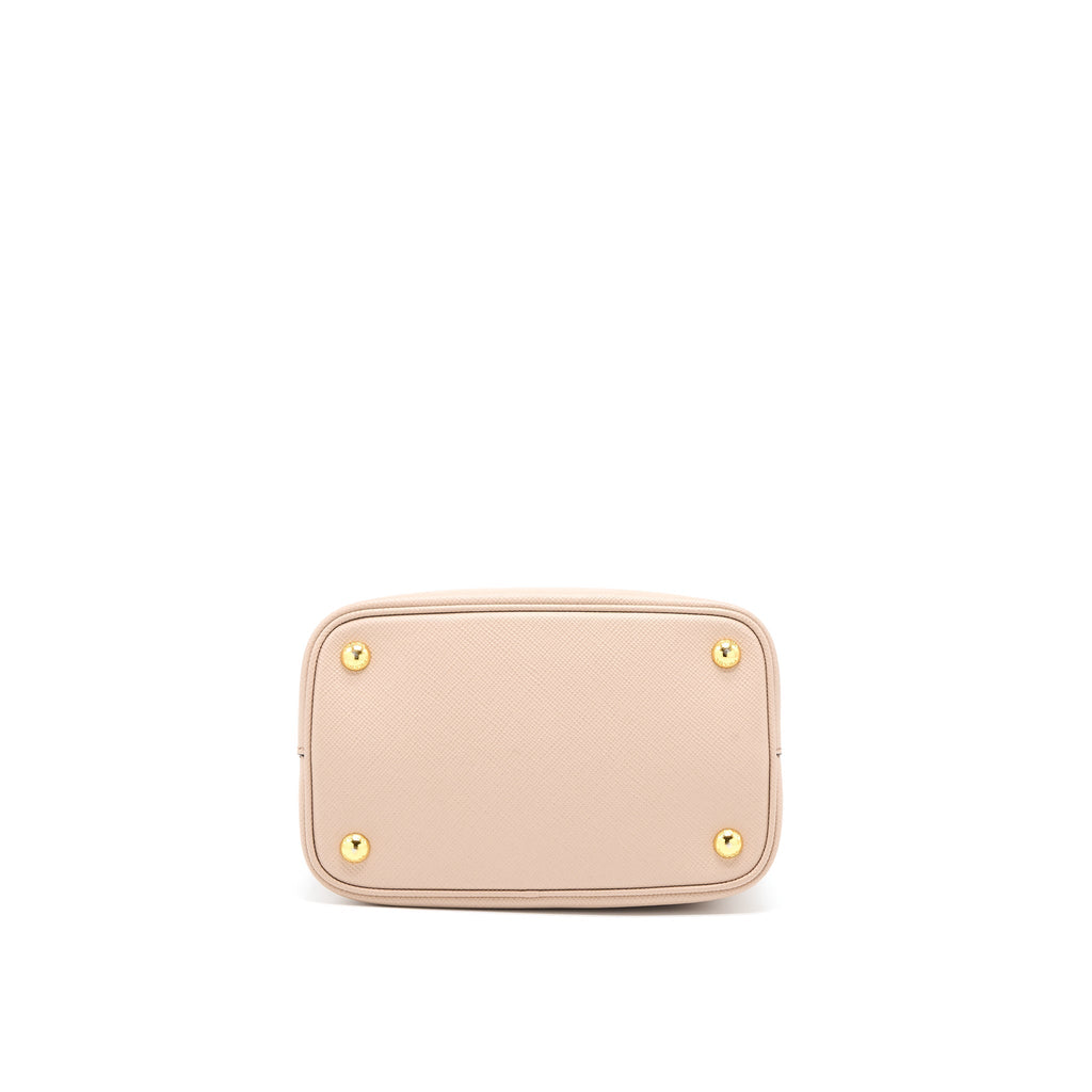 prada-saffiano-panier-bag-cipria-nero-ghw