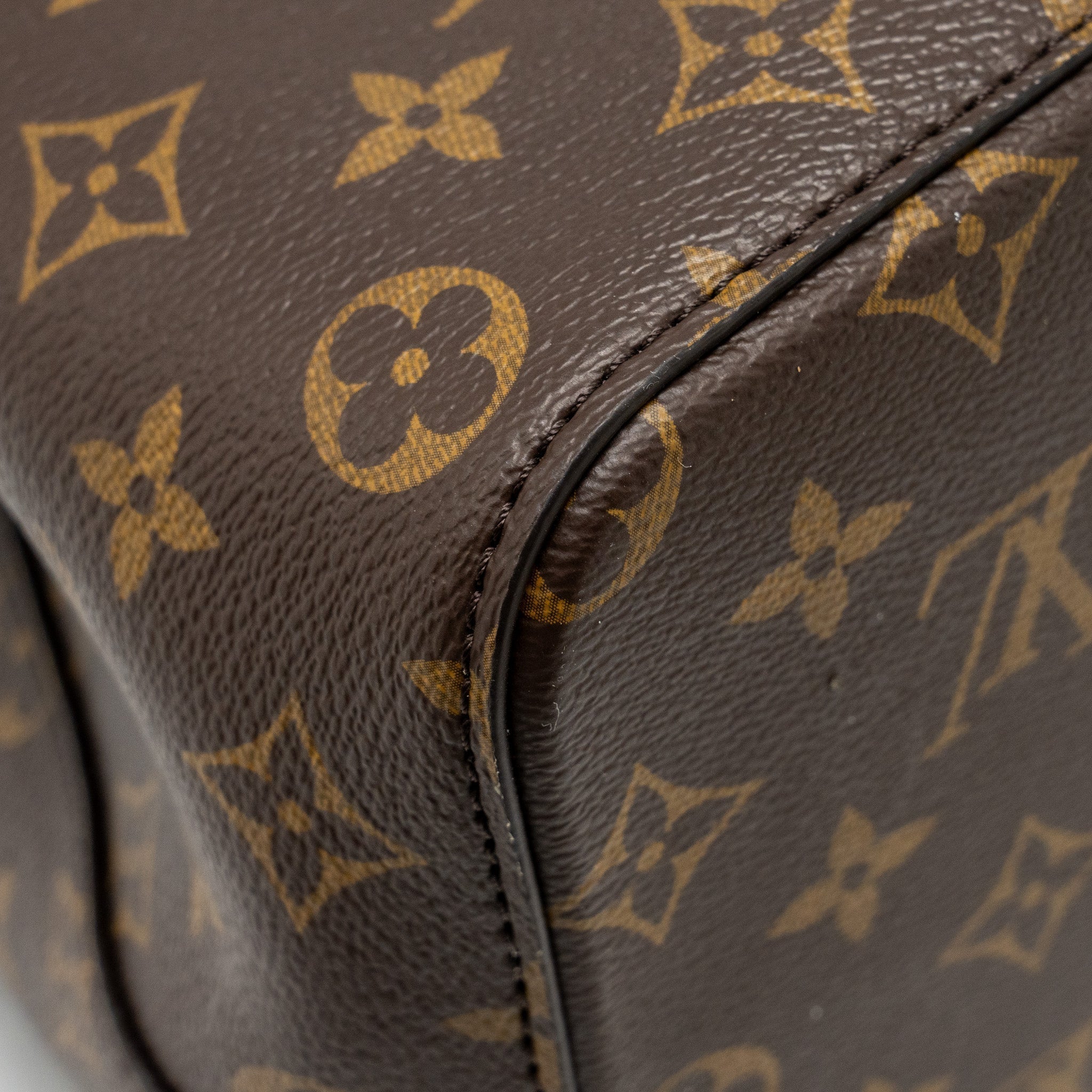 louis-vuitton-neo-noe-monogram-canvas-black-ghw-2