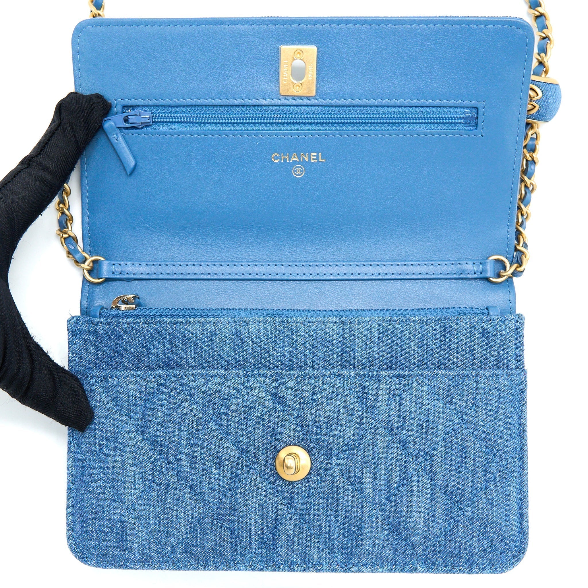 chanel-pearl-crush-wallet-on-chain-denim-light-blue-ghw-microchip