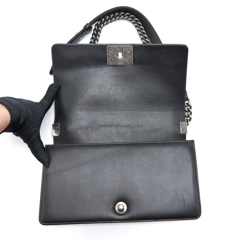chanel-medium-boy-bag-lambskin-black-ruthenium-sliver-hardware