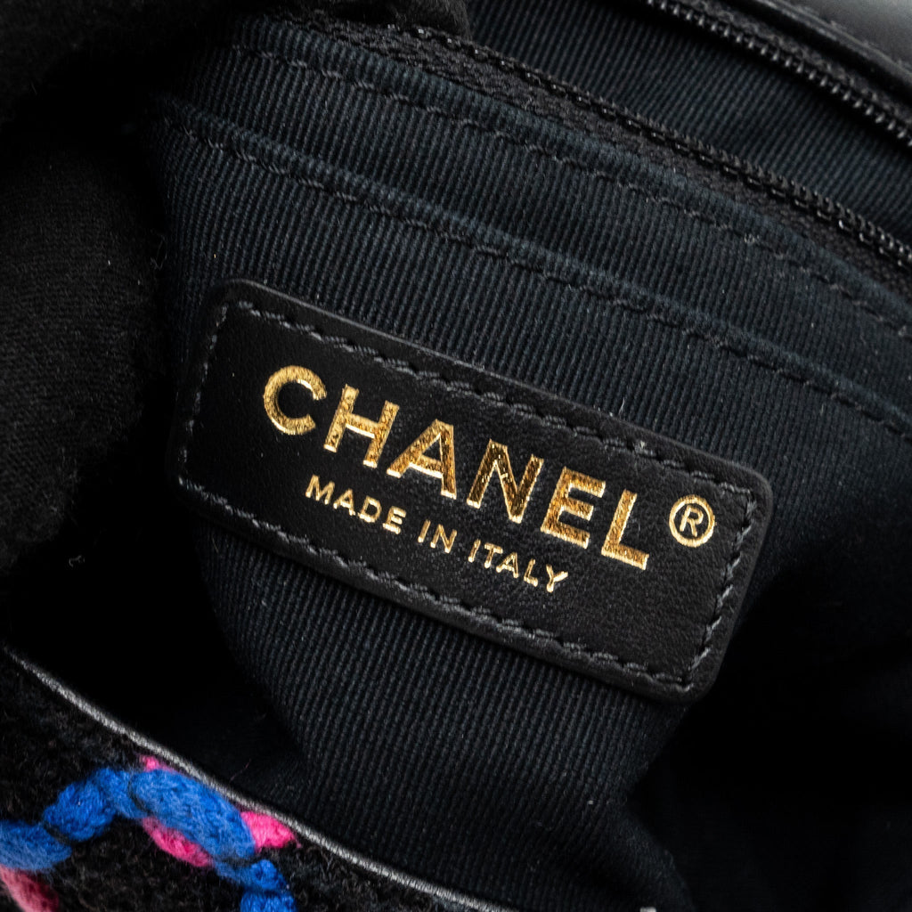chanel-22s-pearl-crush-mini-square-flap-bag-fabric-tweed-black-multicolor-ghw-microchip