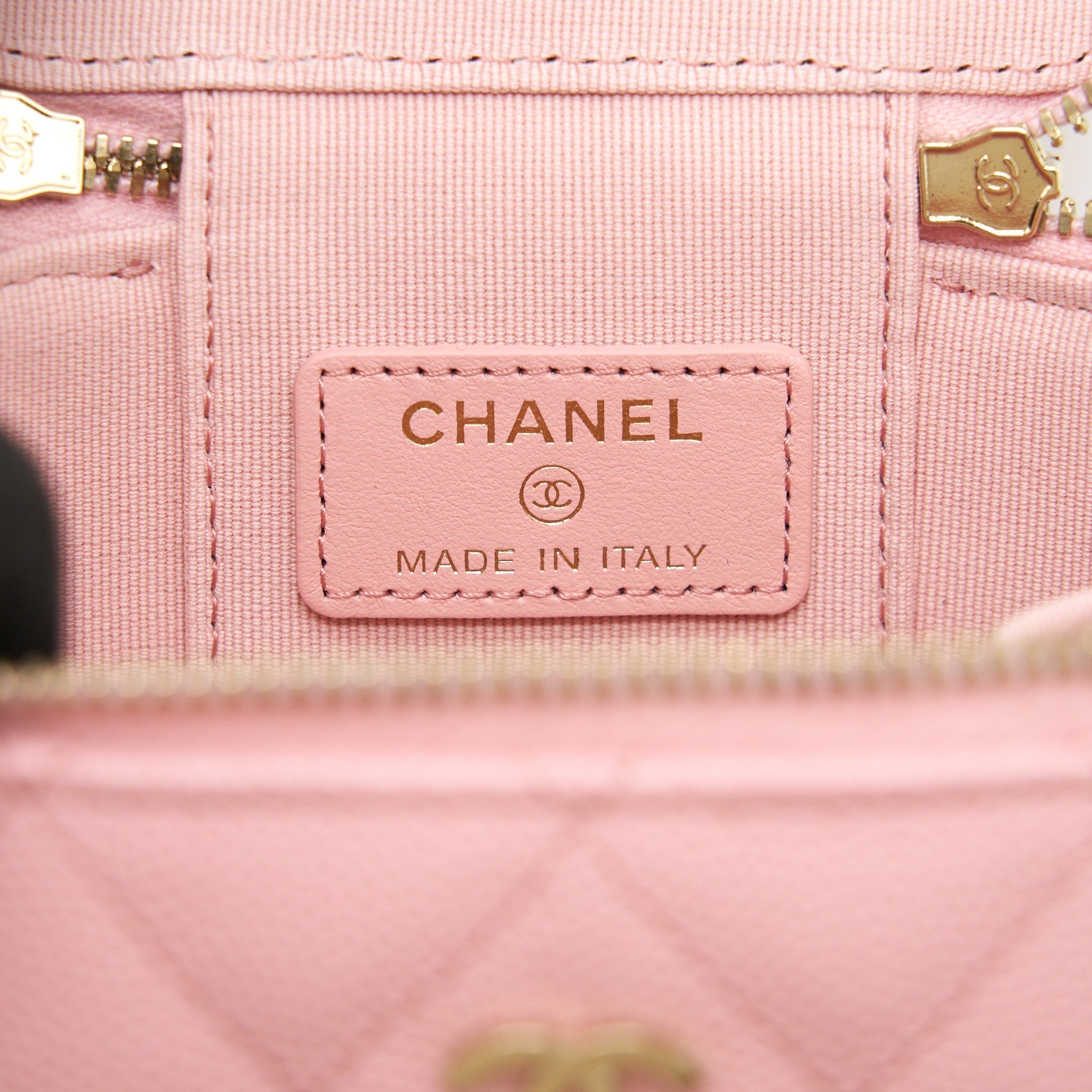 chanel-22c-mini-vanity-with-chain-caviar-pink-lghw-1