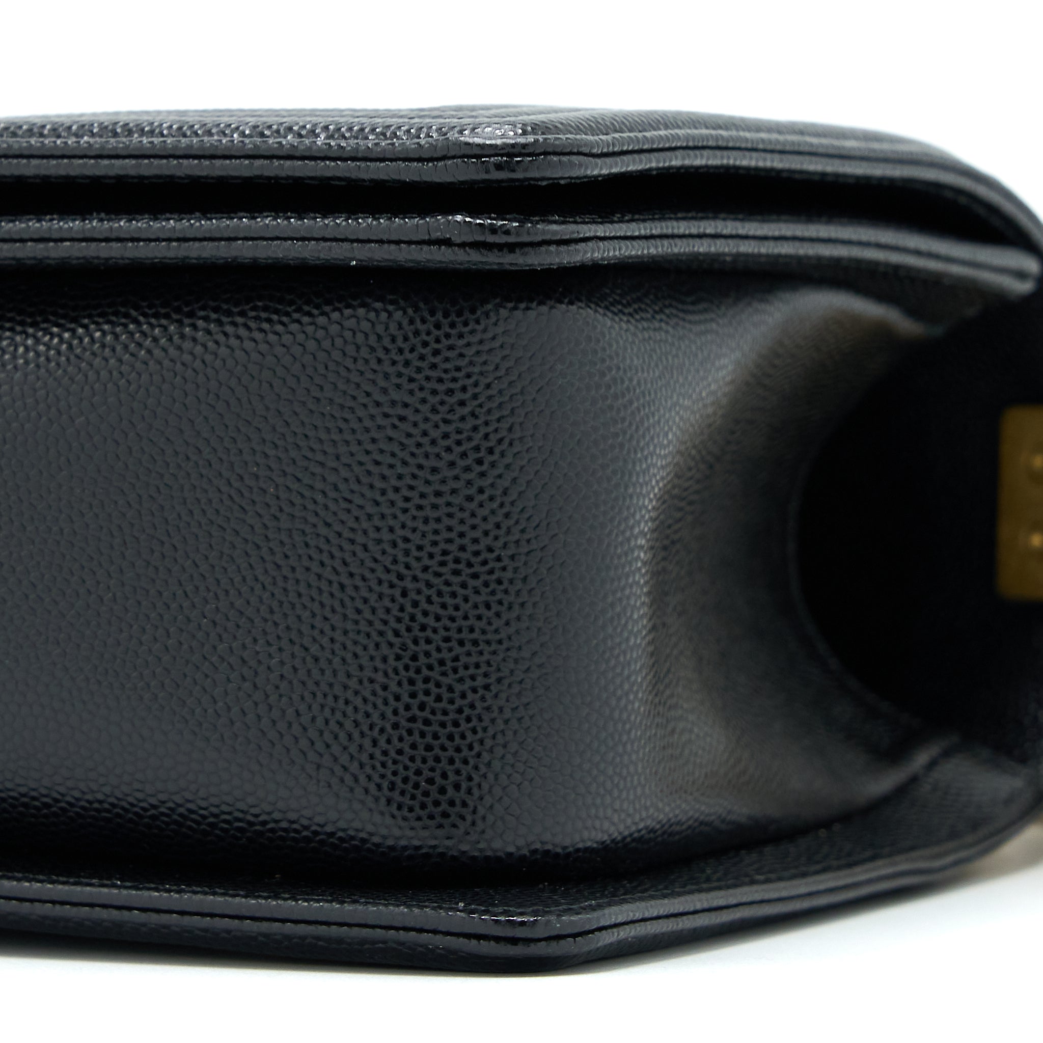 chanel-medium-boy-bag-caviar-black-ghw