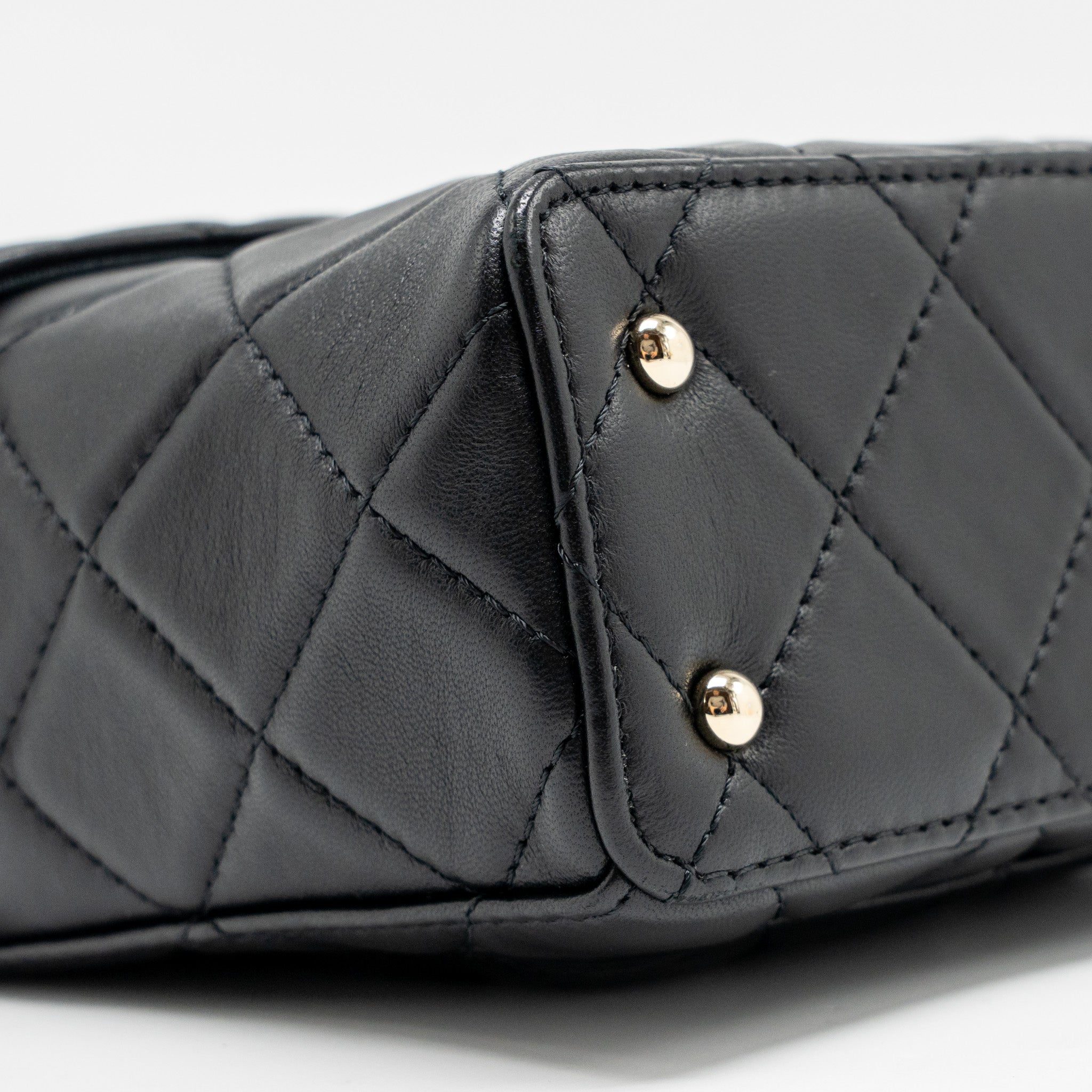 chanel-flap-vanity-with-chain-lambskin-black-lgwh-microchip