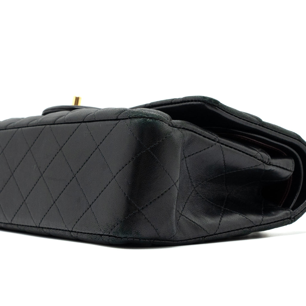 chanel-medium-classic-flap-bag-lambskin-black-ghw