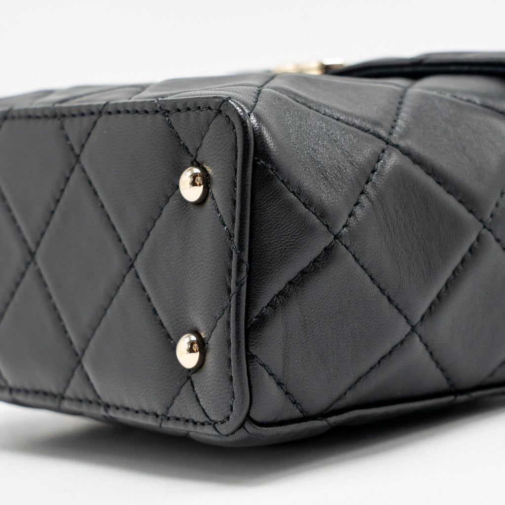 chanel-flap-vanity-with-chain-lambskin-black-lgwh-microchip