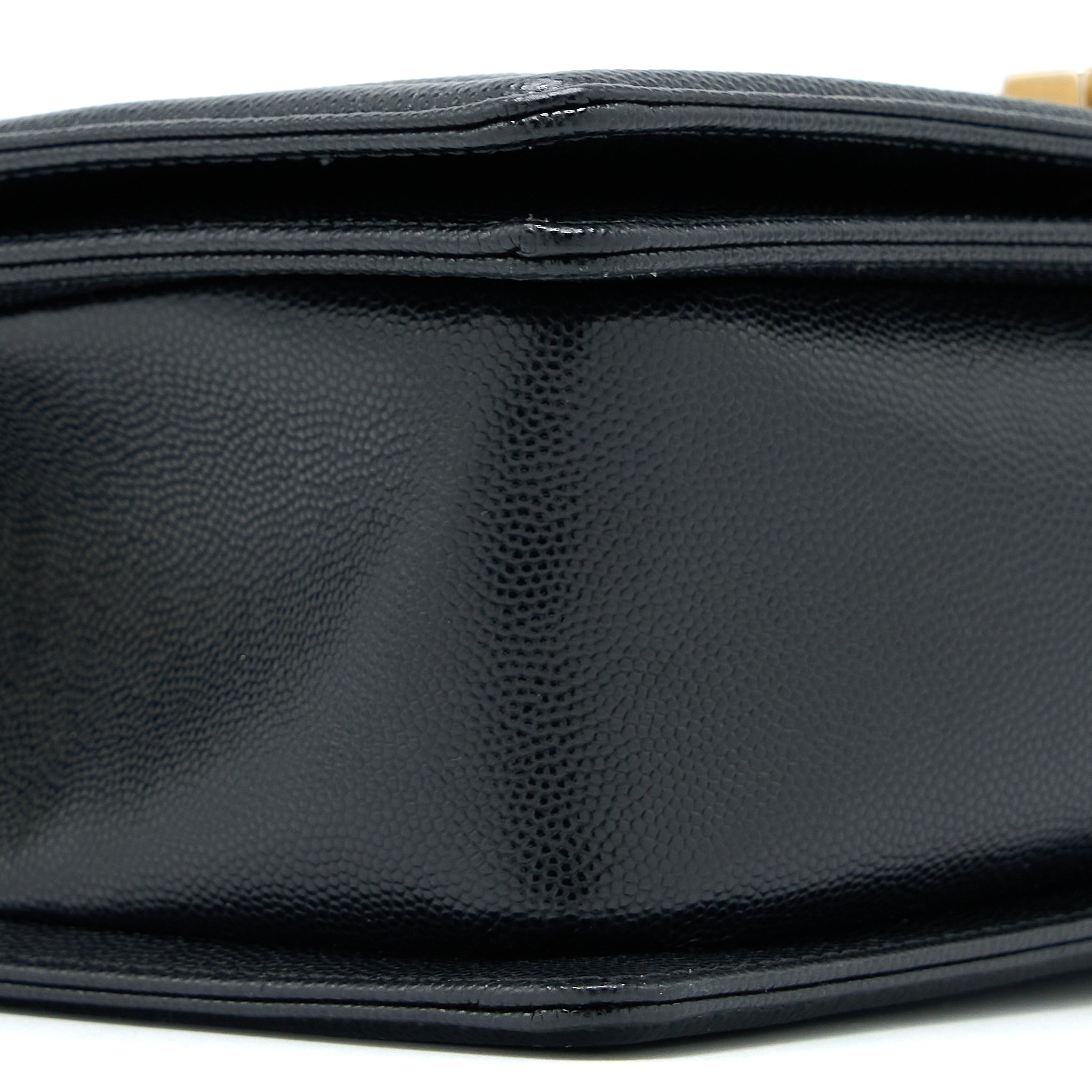 chanel-medium-boy-bag-caviar-black-ghw