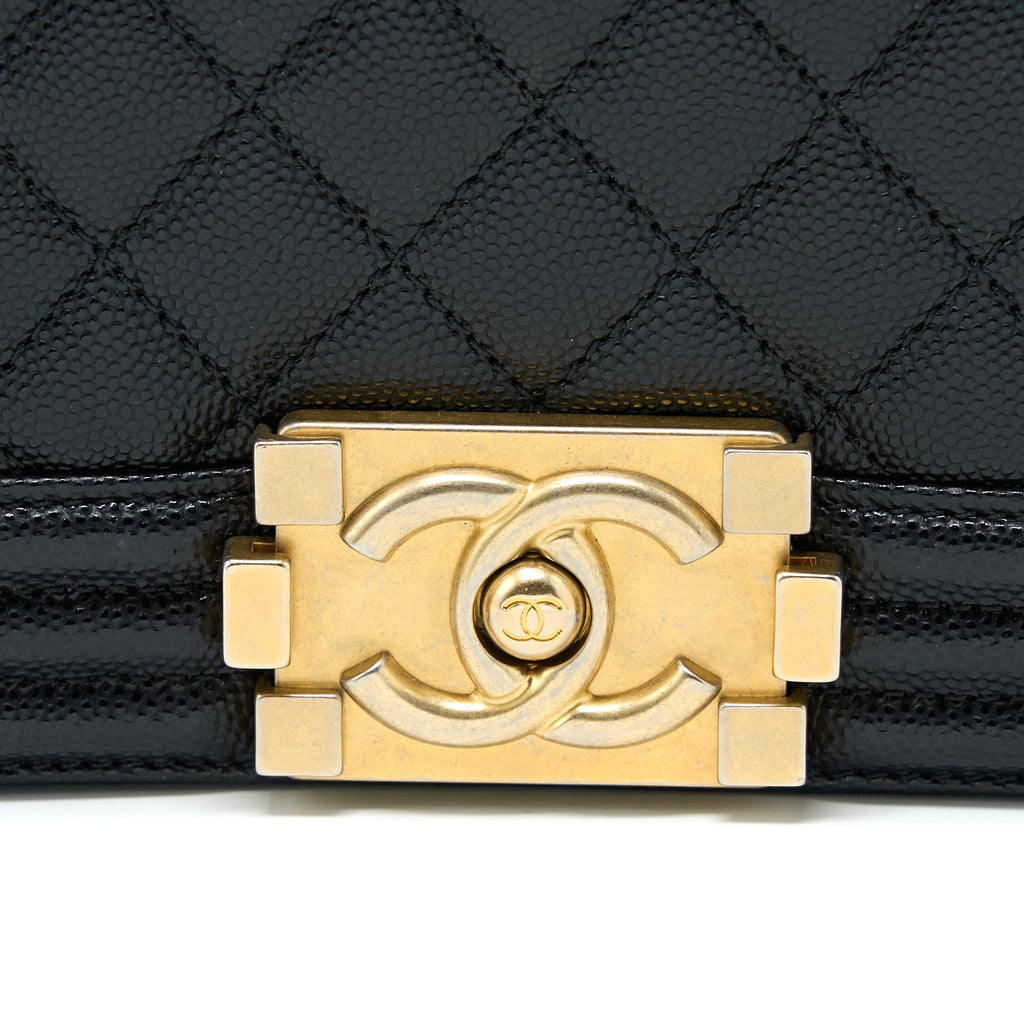 chanel-medium-boy-bag-caviar-black-ghw