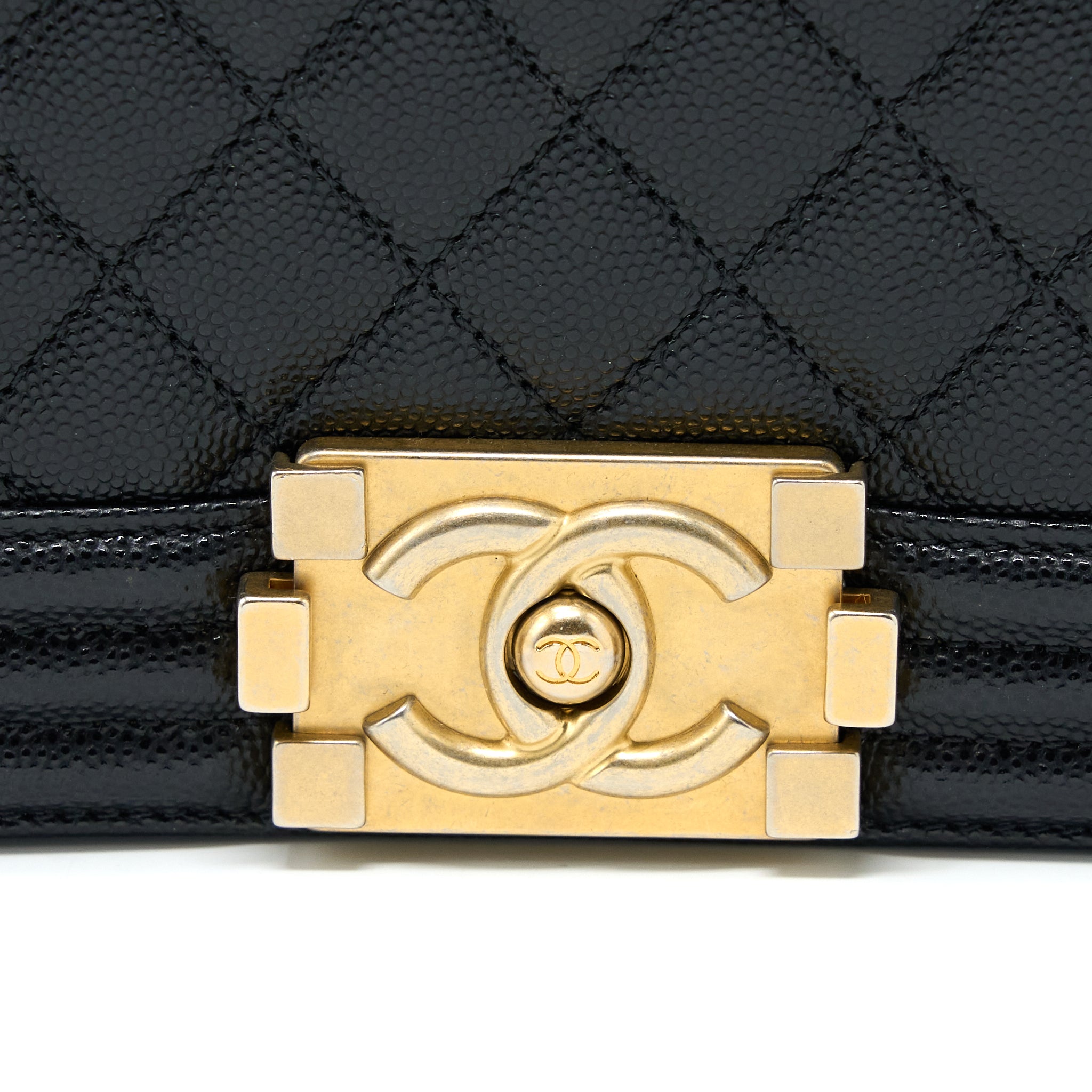 chanel-medium-boy-bag-caviar-black-ghw