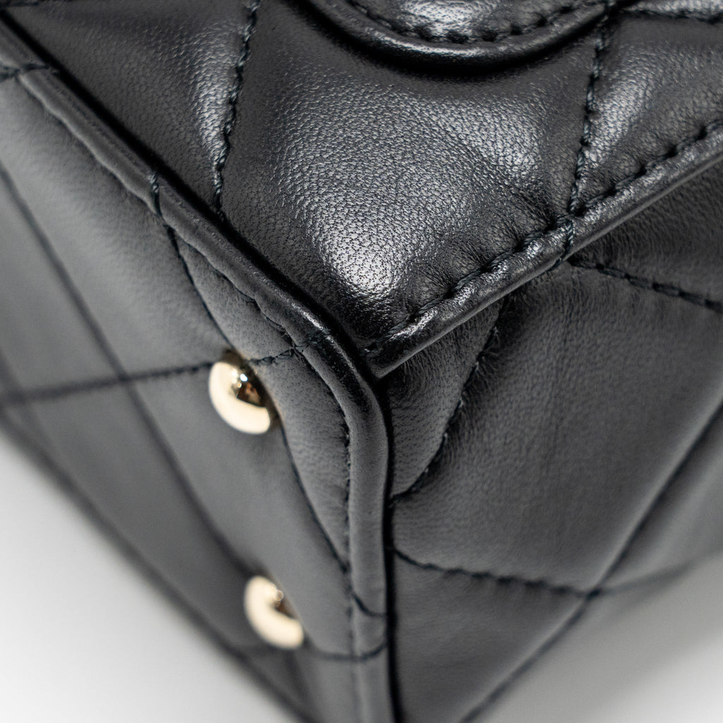 chanel-flap-vanity-with-chain-lambskin-black-lgwh-microchip