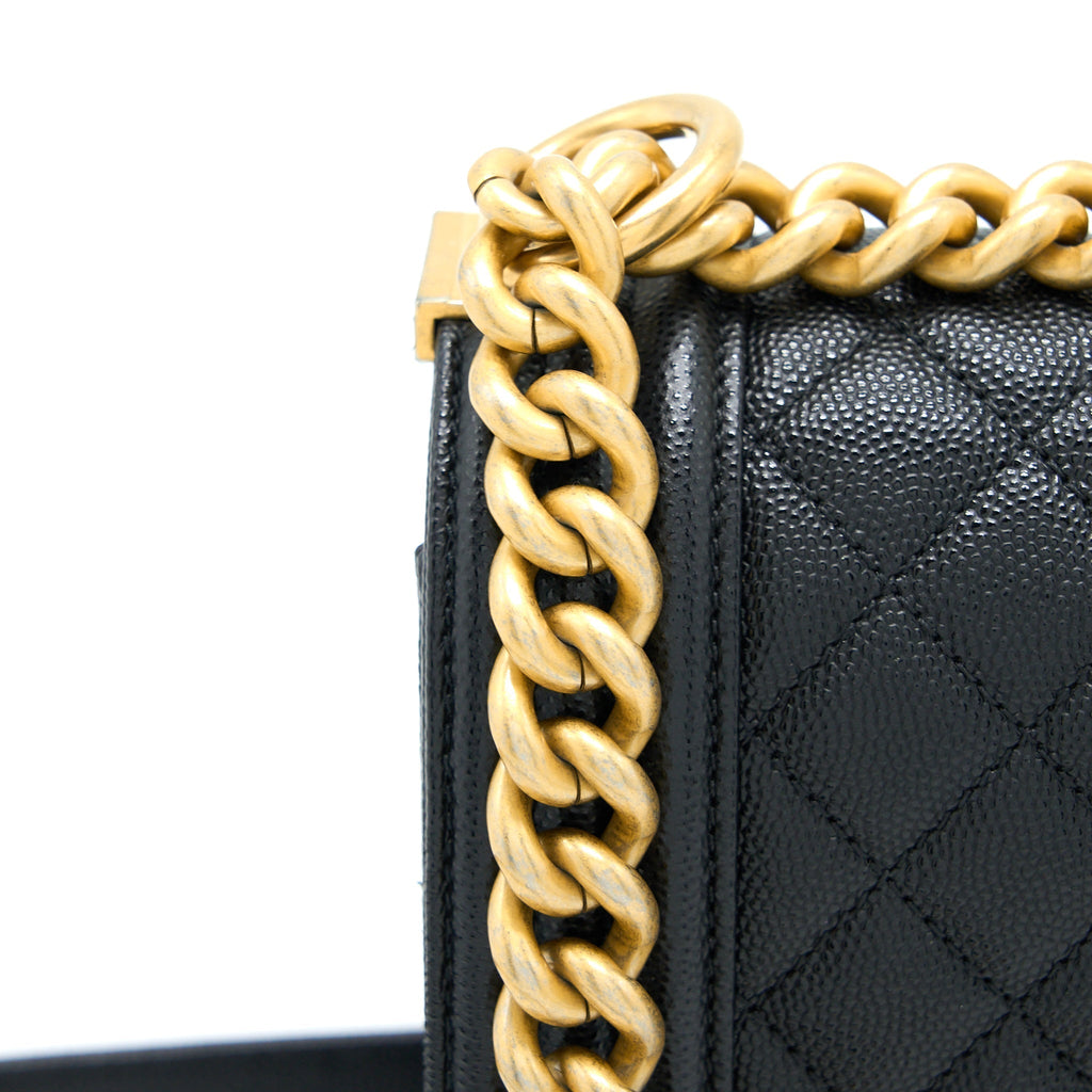 chanel-medium-boy-bag-caviar-black-ghw