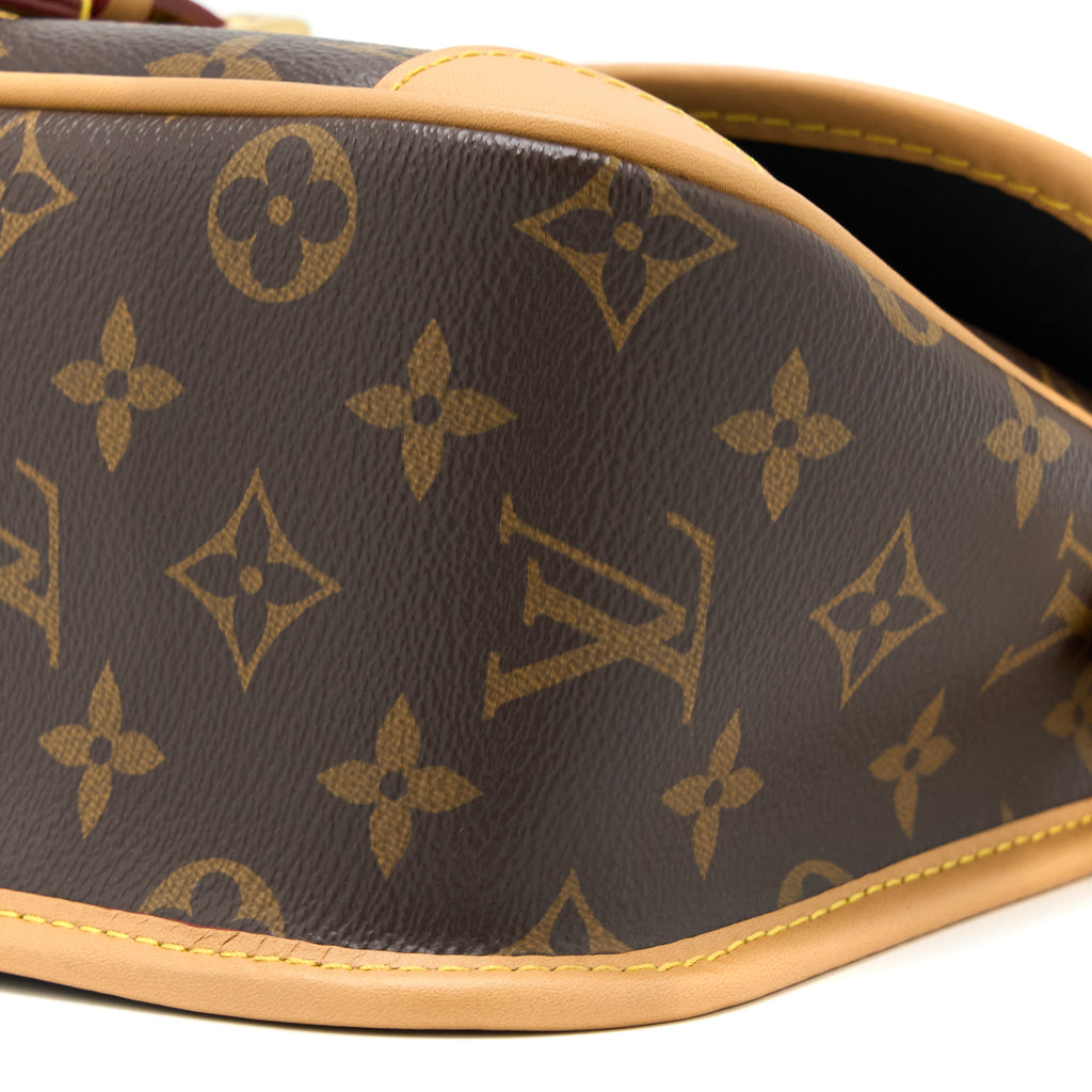 louis-vuitton-diane-bag-monogram-canvas-ghw