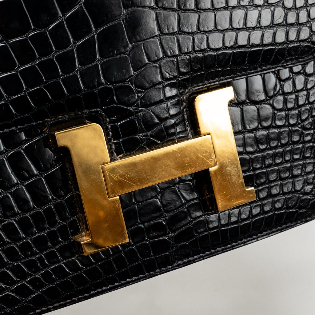 hermes-vintage-constance-24-shiny-alligator-dark-blue-ghw-stamp-circle-y
