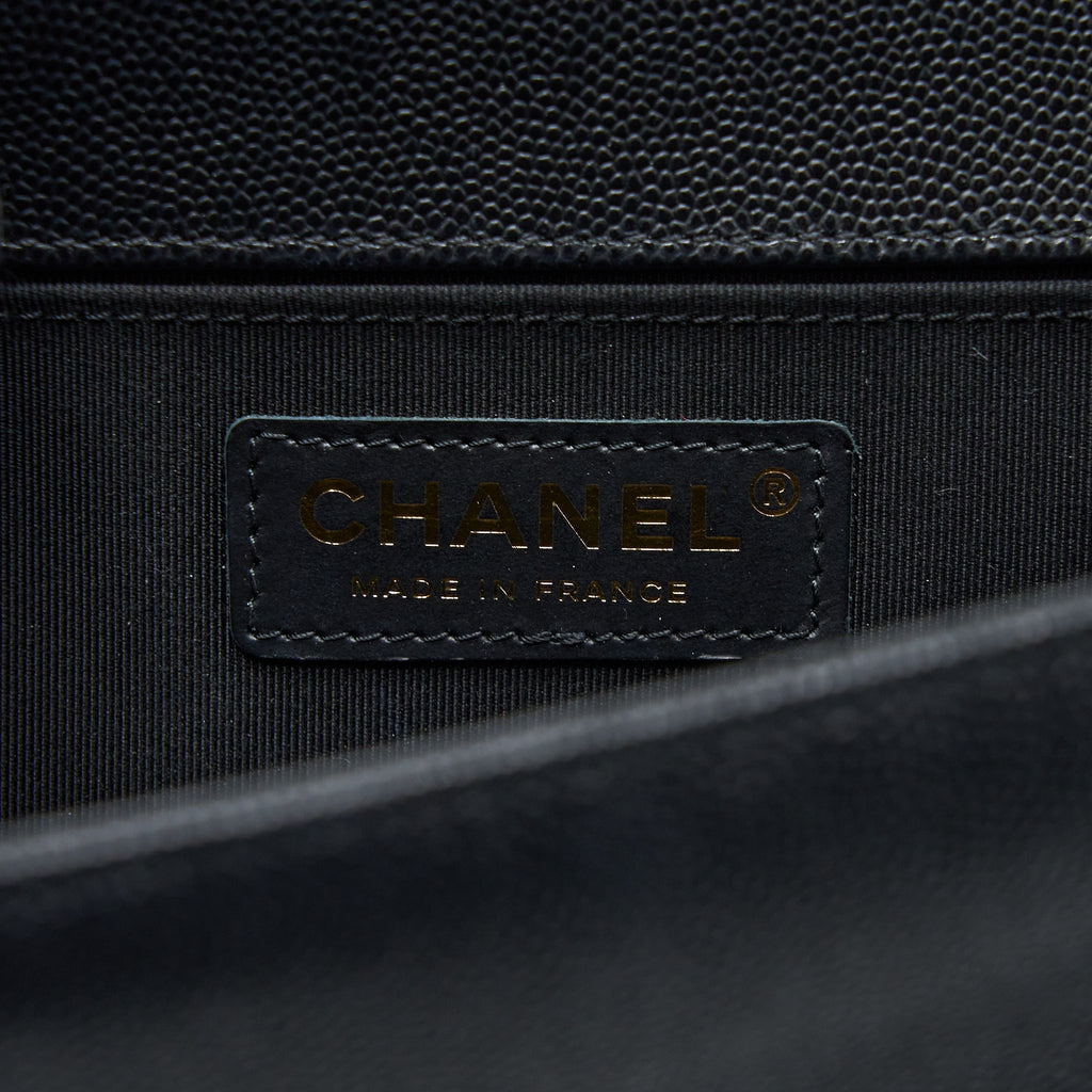 chanel-medium-boy-bag-caviar-black-ghw