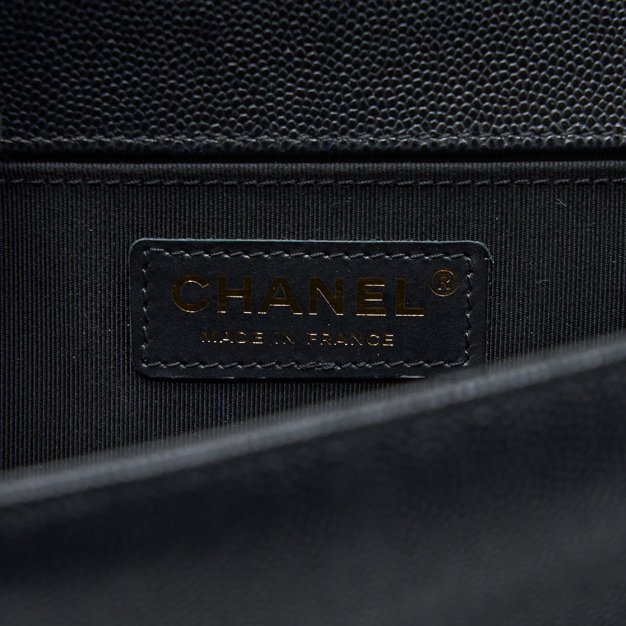 chanel-medium-boy-bag-caviar-black-ghw