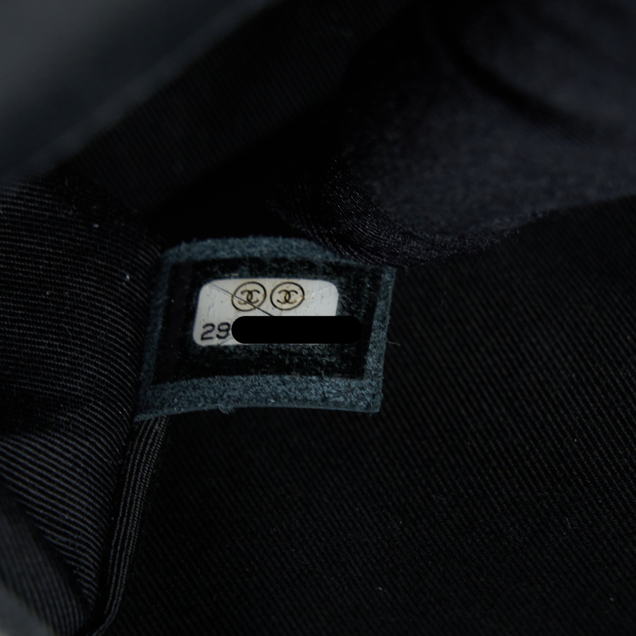 chanel-medium-boy-bag-caviar-black-ghw