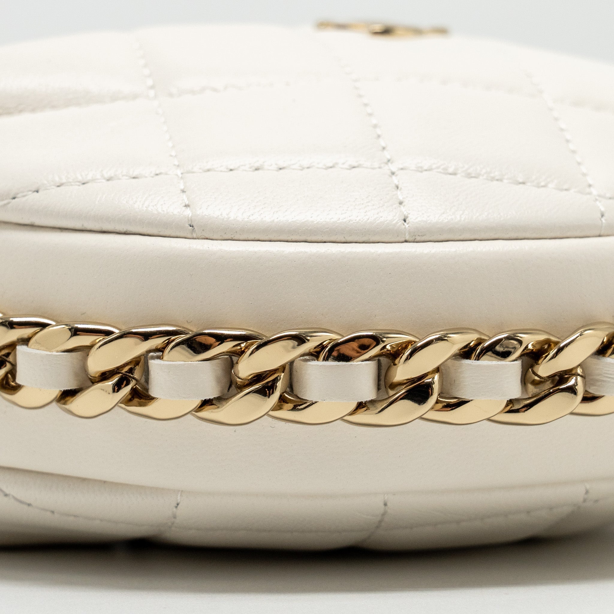 chanel-23c-round-clutch-lambskin-white-lghw-microchip-2