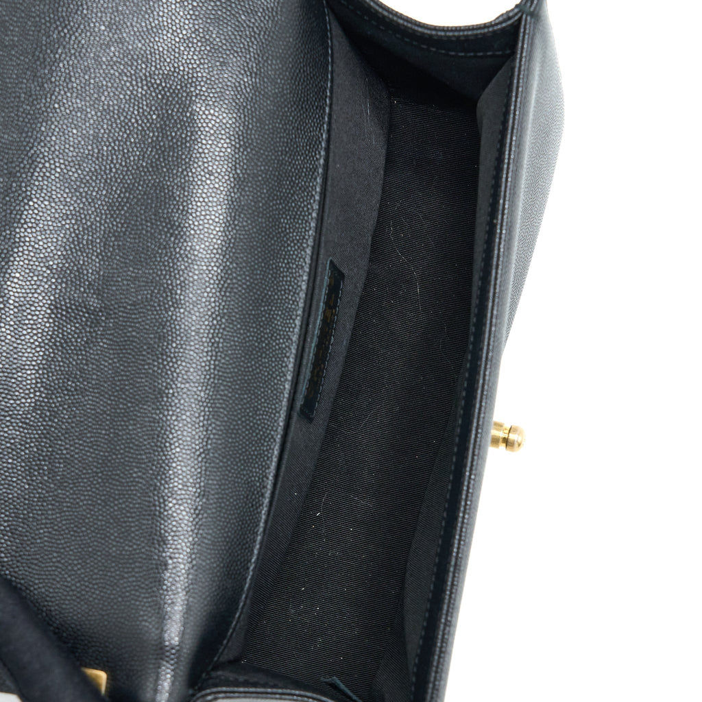 chanel-medium-boy-bag-caviar-black-ghw