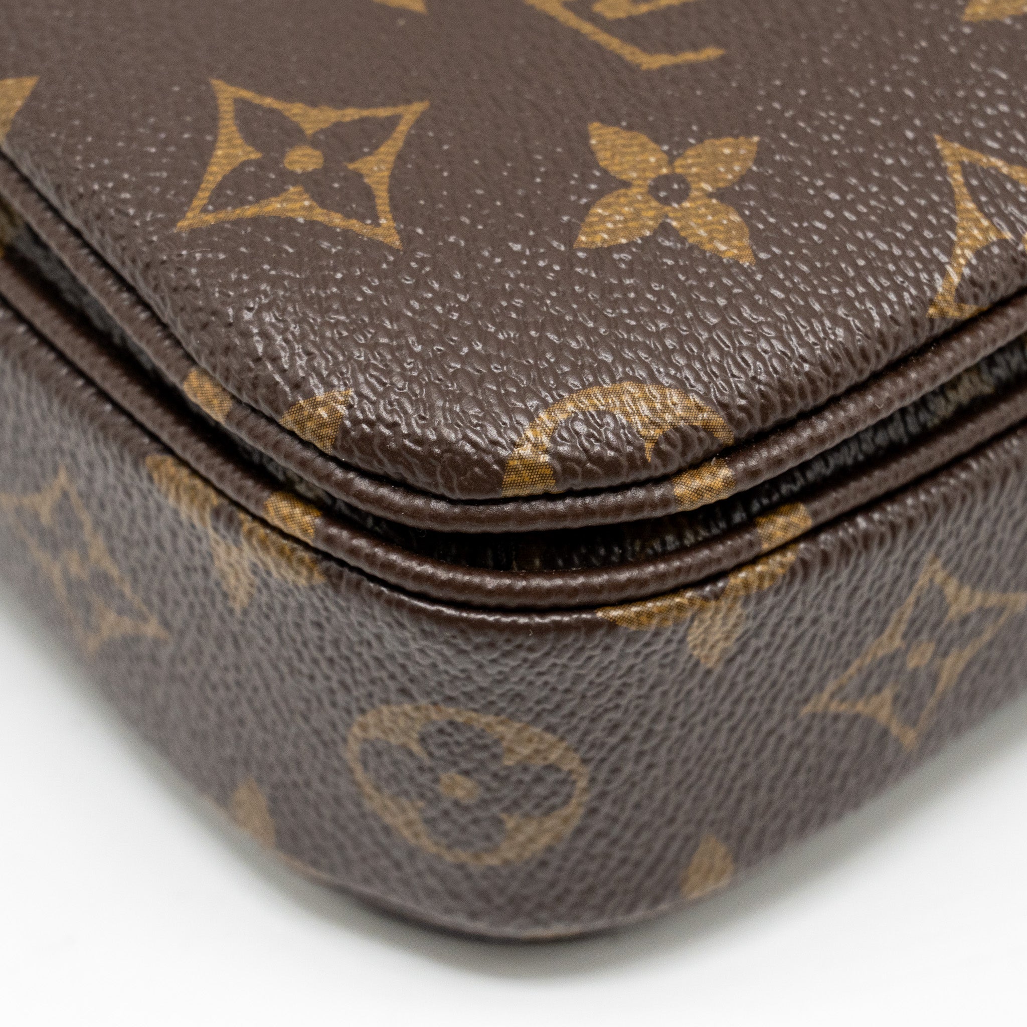louis-vuitton-pochette-metis-monogram-canvas-ghw-27