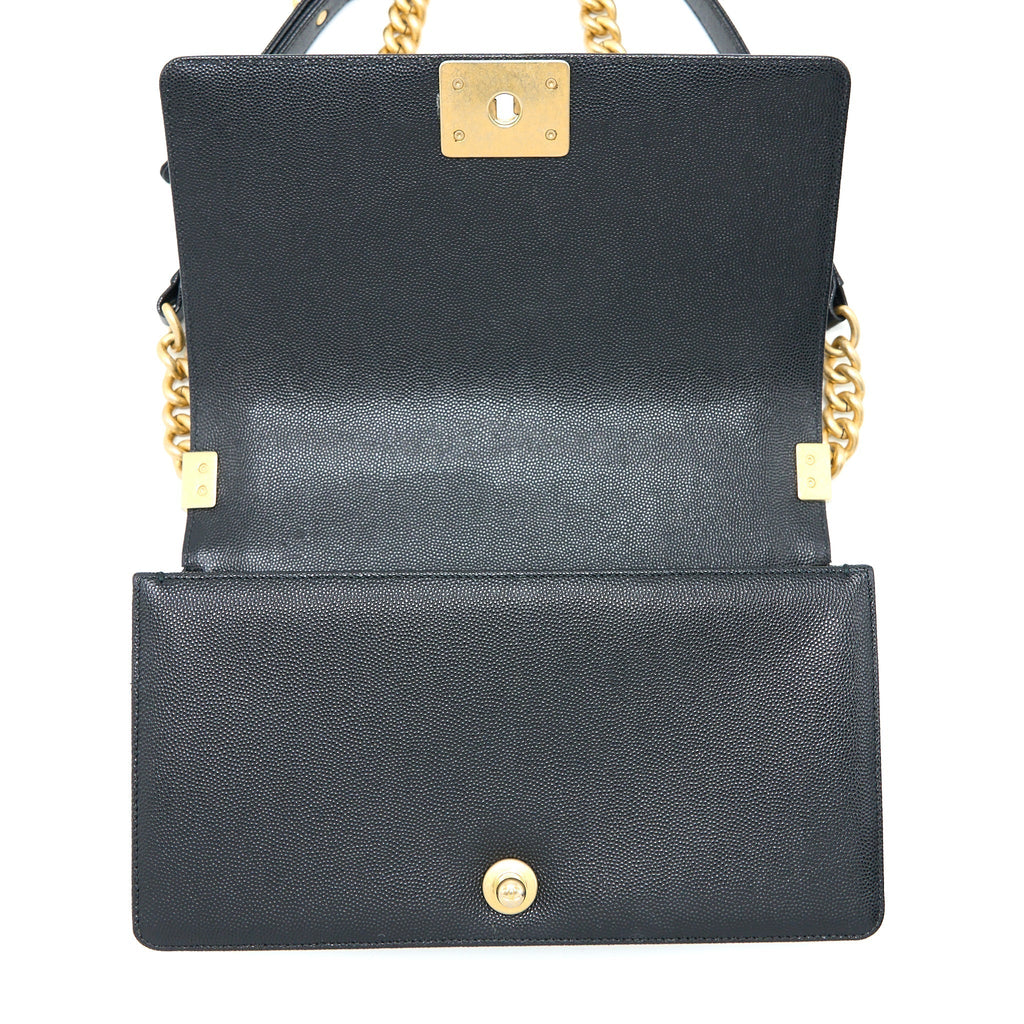 chanel-medium-boy-bag-caviar-black-ghw