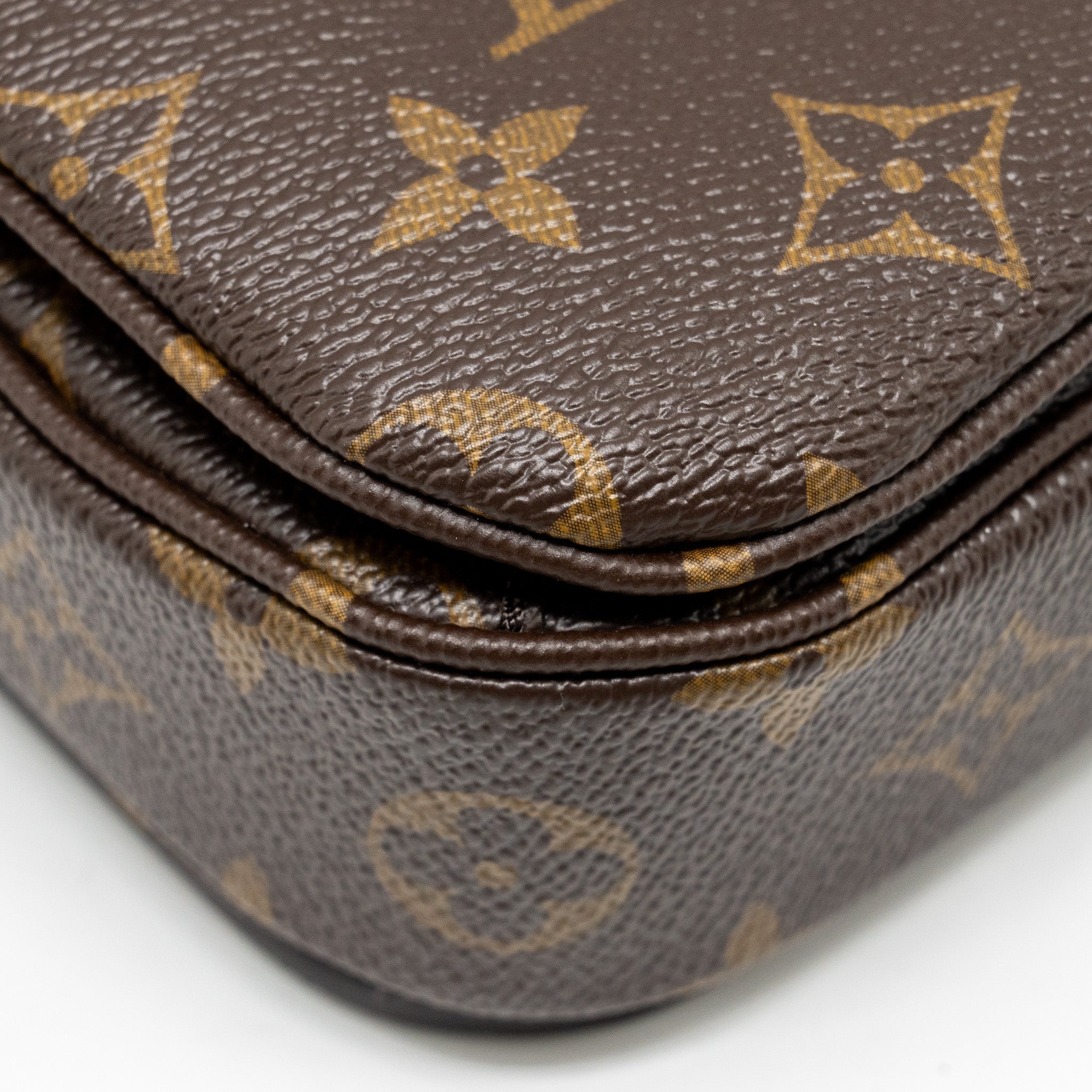 louis-vuitton-pochette-metis-monogram-canvas-ghw-27