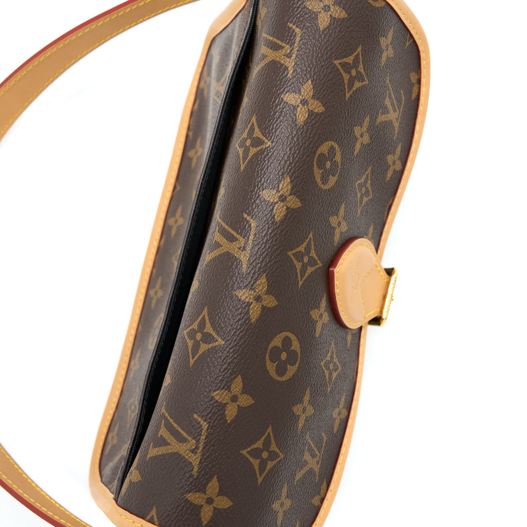 louis-vuitton-diane-bag-monogram-canvas-ghw