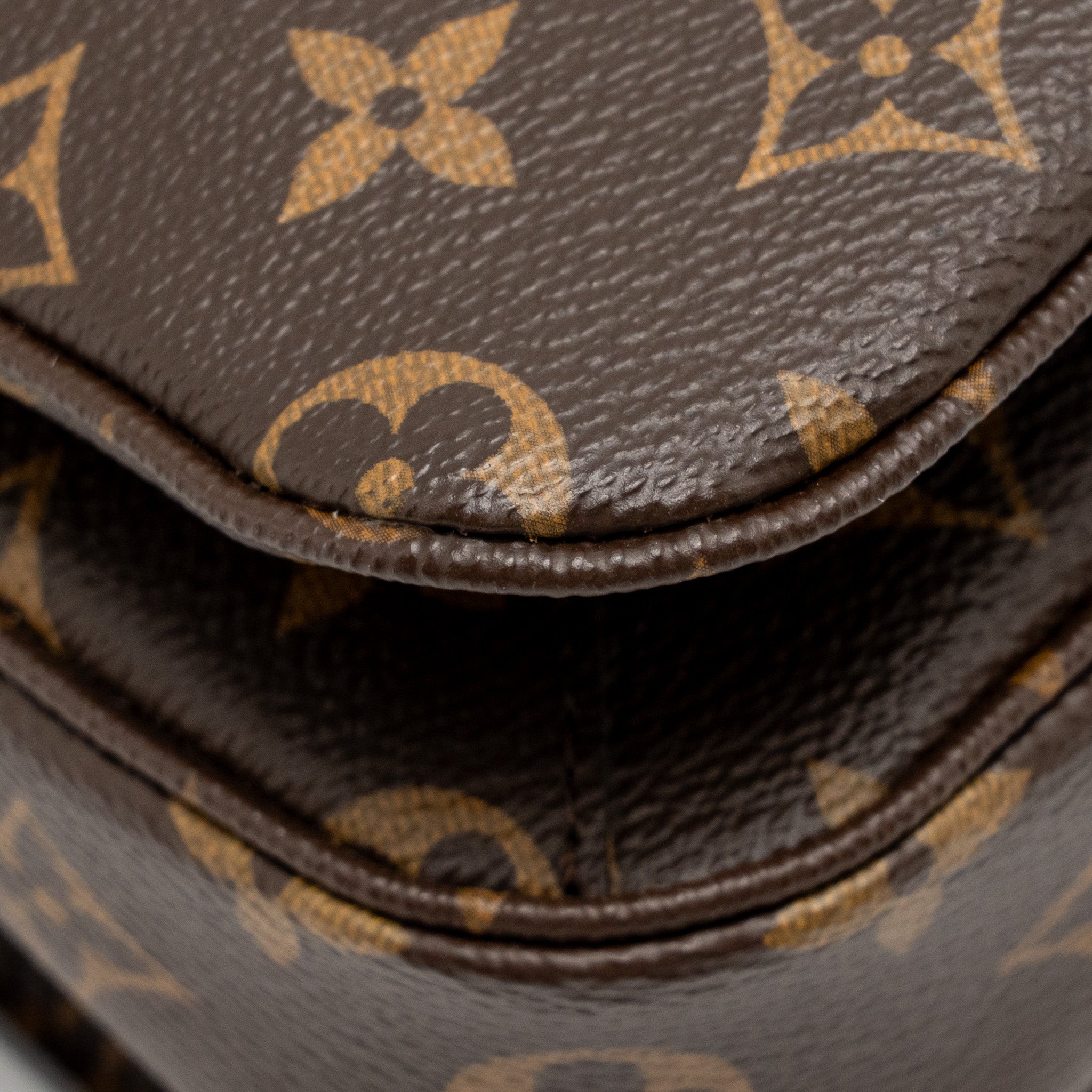 louis-vuitton-pochette-metis-monogram-canvas-ghw-33