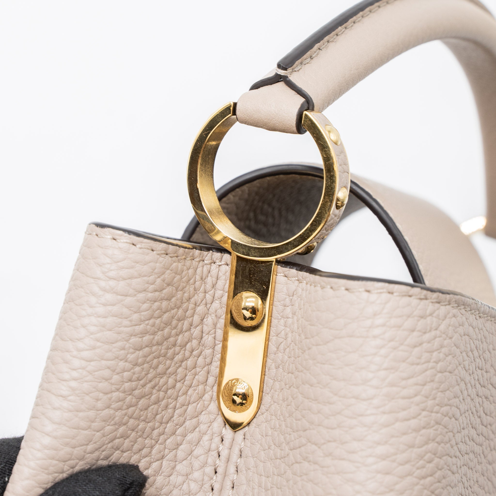 louis-vuitton-capucines-bb-taurillon-galet-ghw-1