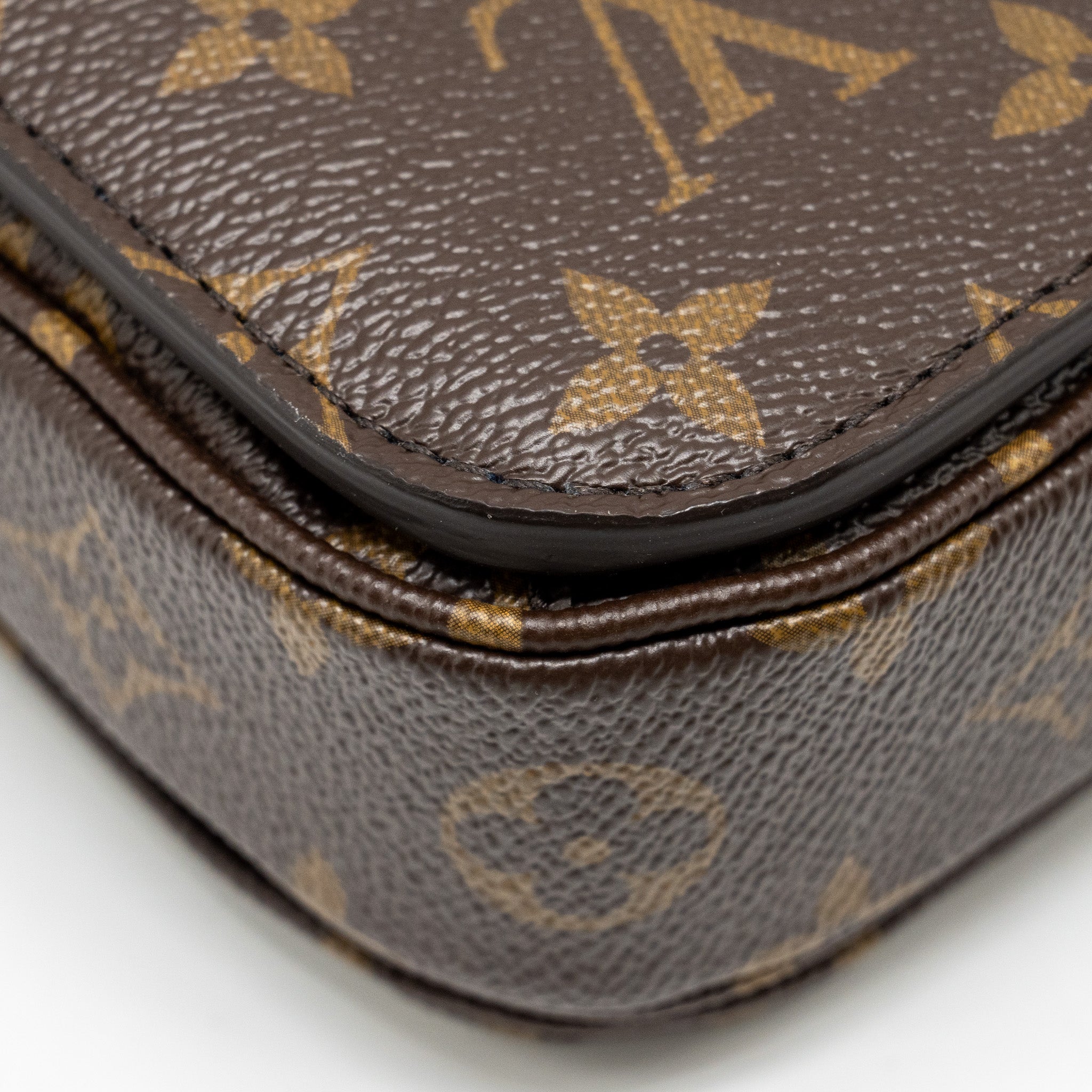 louis-vuitton-pochette-metis-monogram-canvas-ghw-27