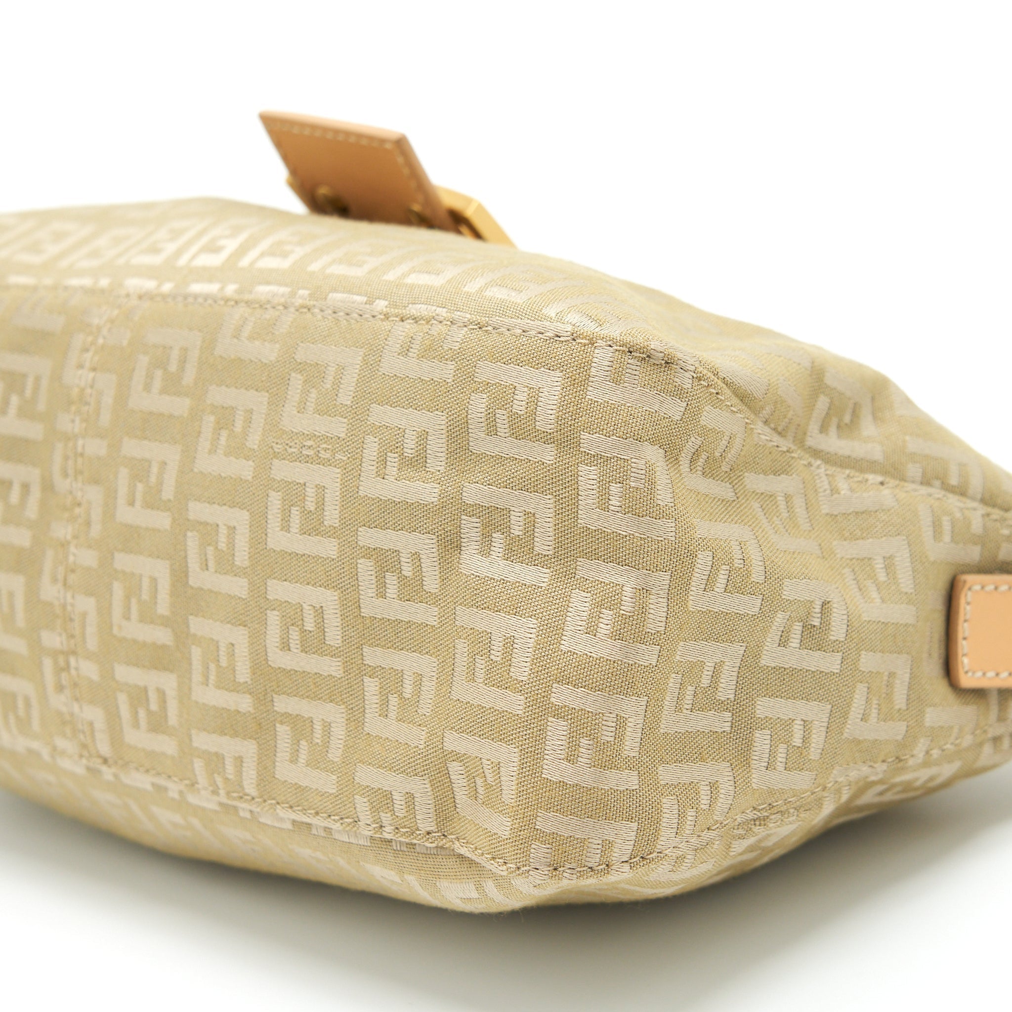 fendi-vintage-baguette-fabric-beige-ghw