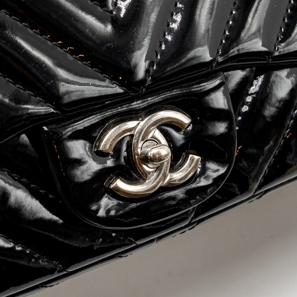 chanel-chevron-jumbo-single-flap-bag-patent-black-shw