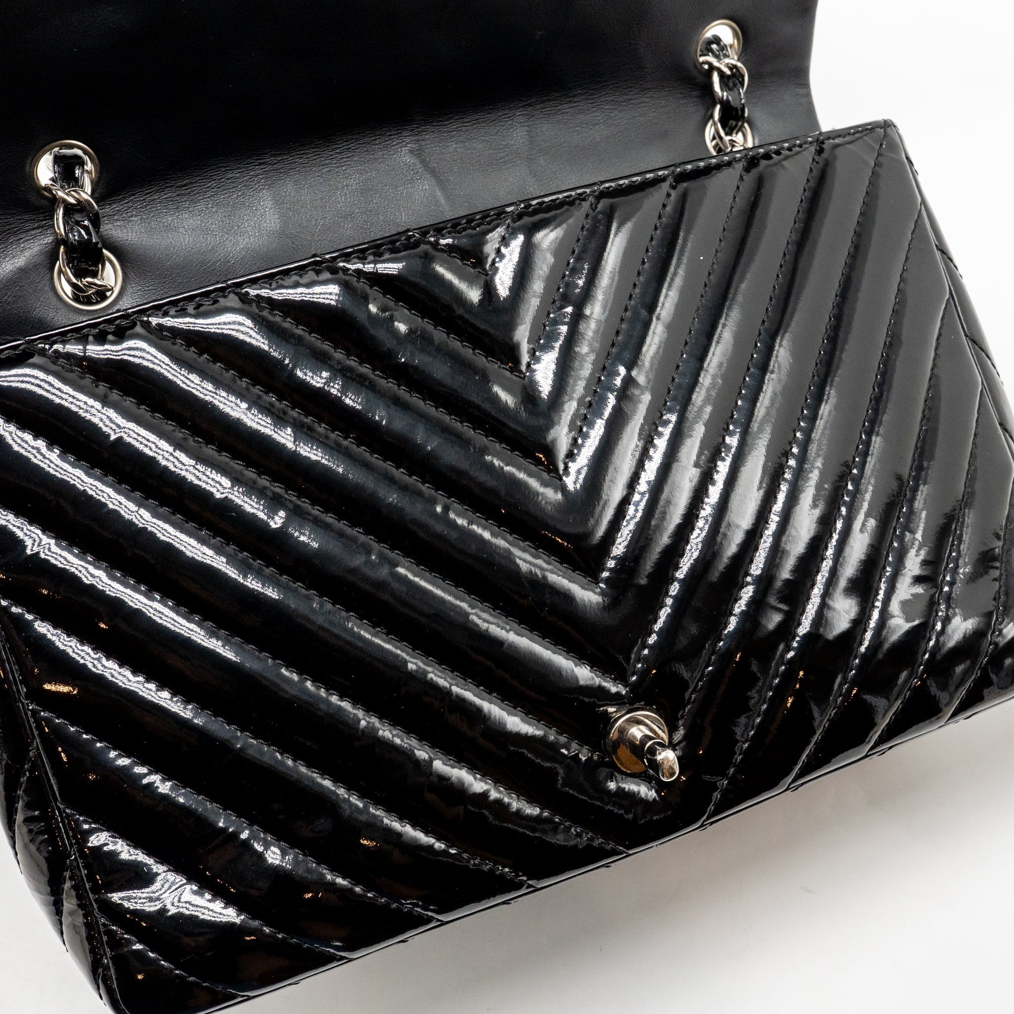 chanel-chevron-jumbo-single-flap-bag-patent-black-shw